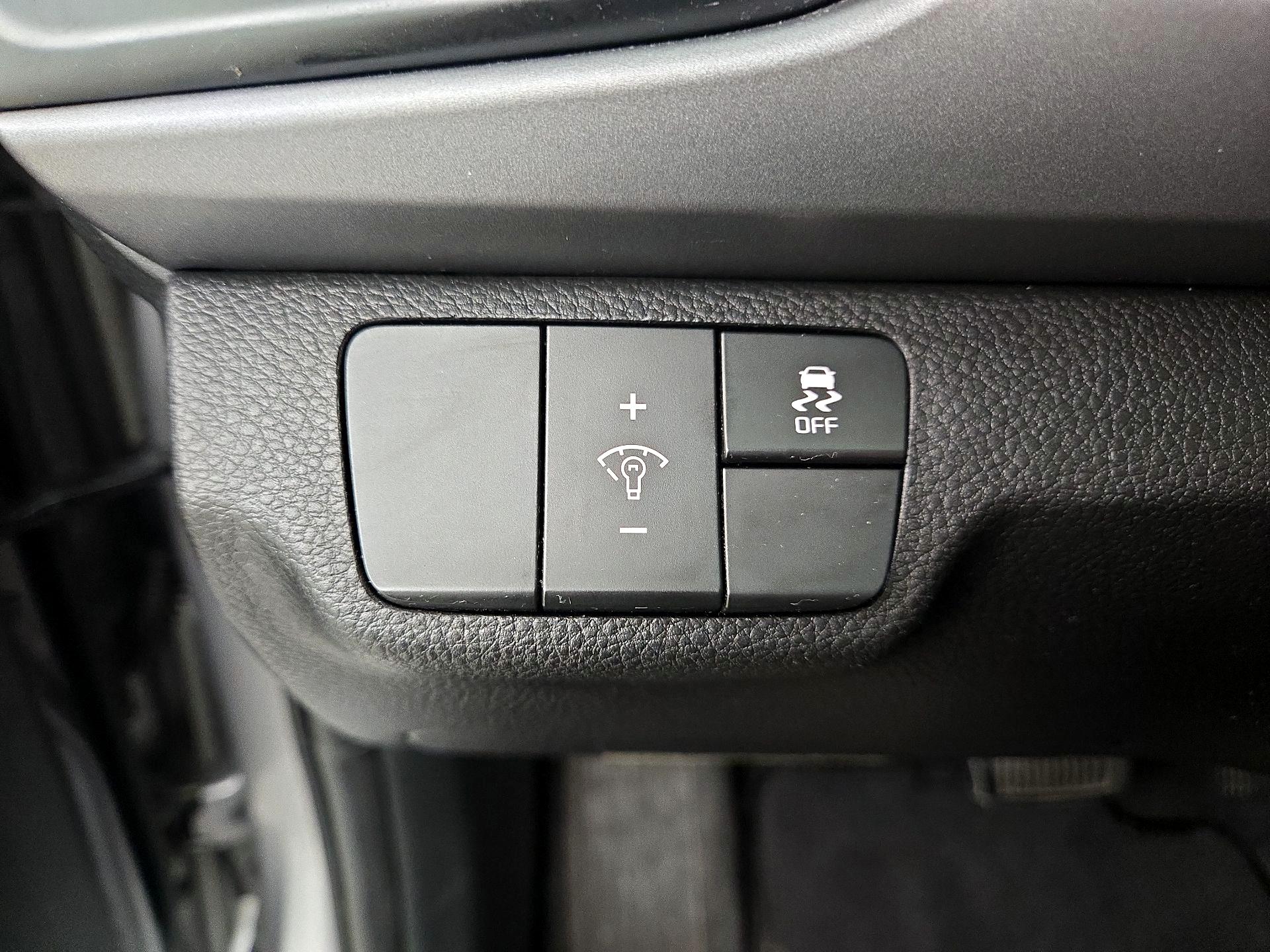 Thumbnail: 2023 Kia Rio - 13