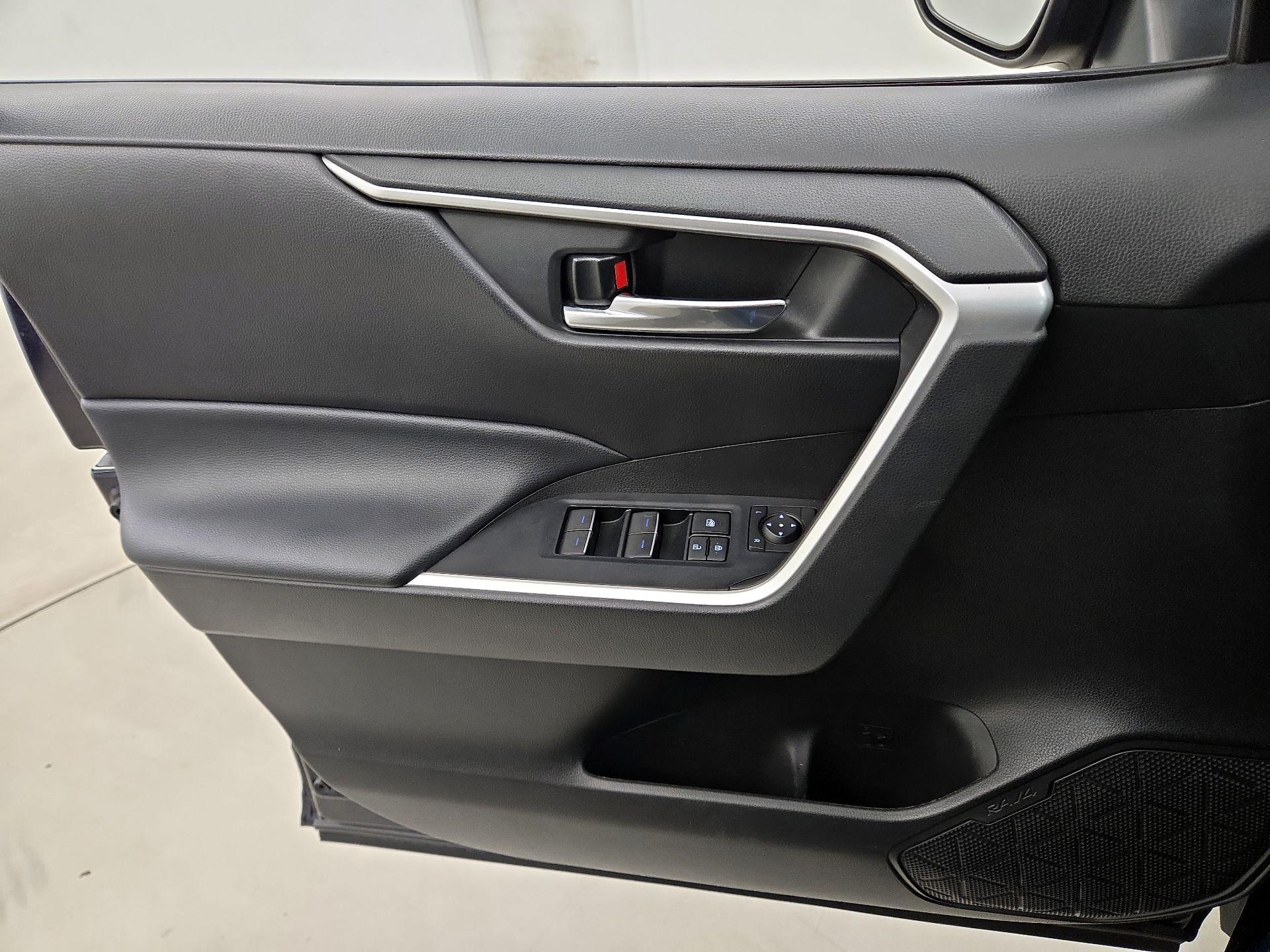 Thumbnail: 2022 Toyota RAV4 - 12