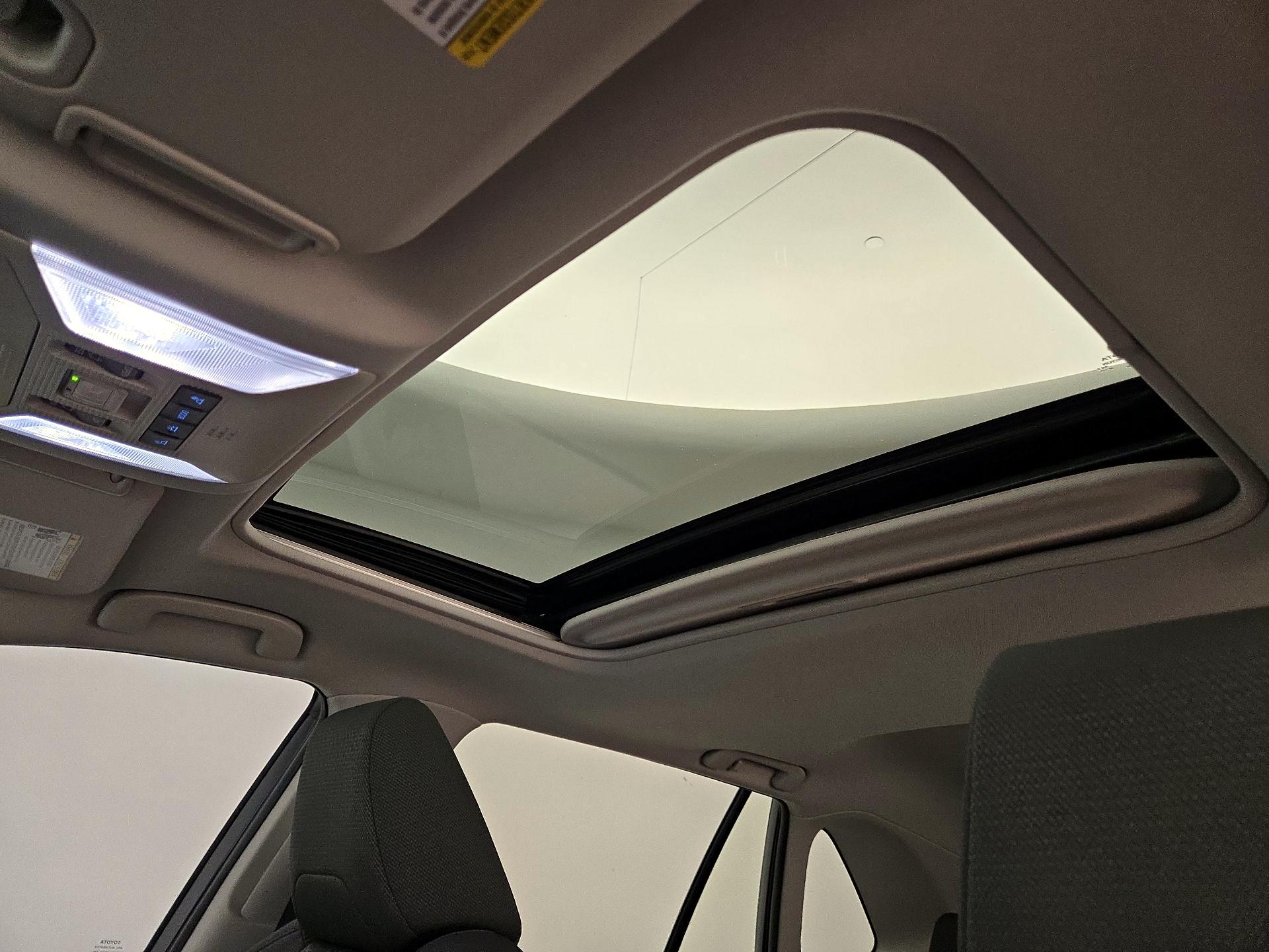 Thumbnail: 2022 Toyota RAV4 - 19