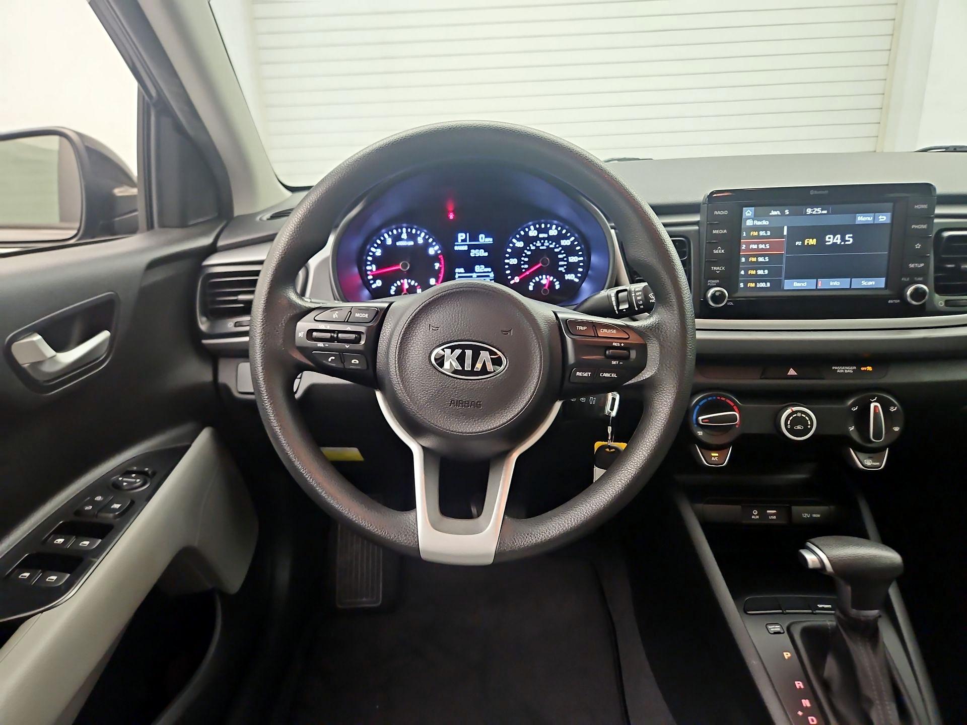 Thumbnail: 2020 Kia Rio - 10