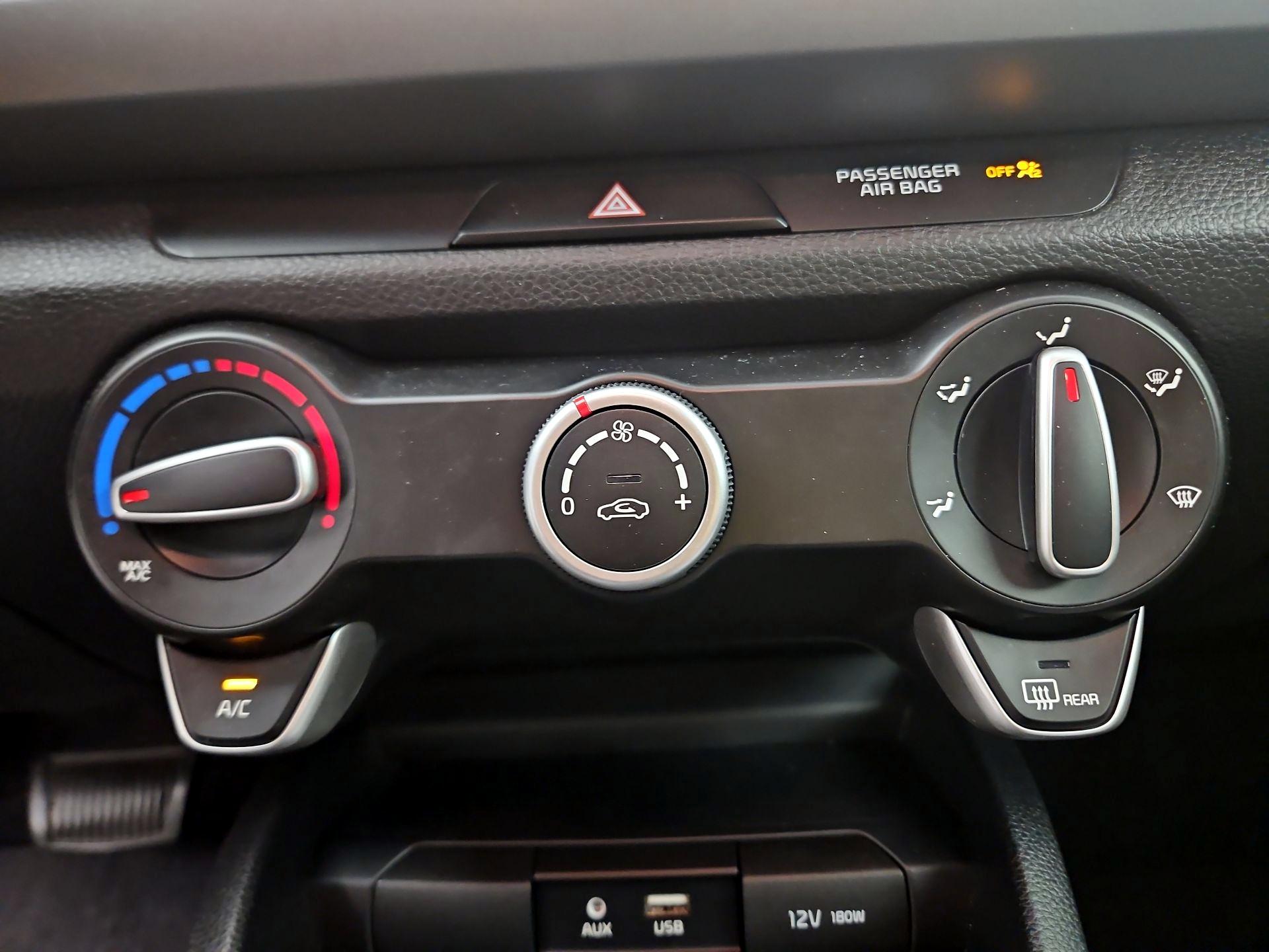 Thumbnail: 2020 Kia Rio - 16