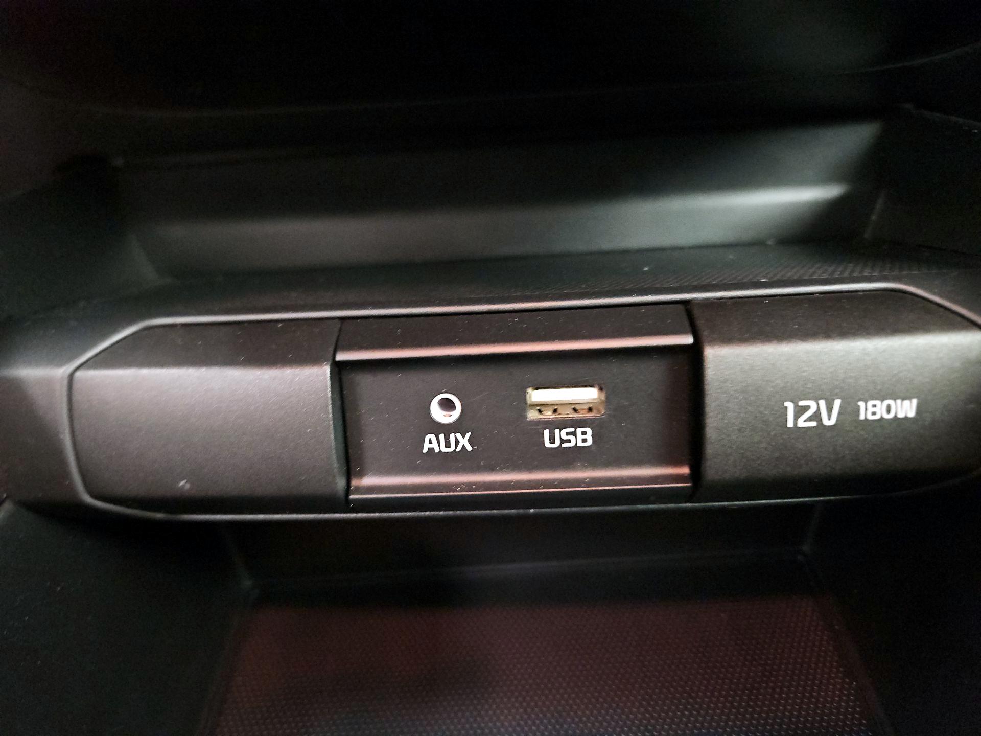 Thumbnail: 2020 Kia Rio - 18