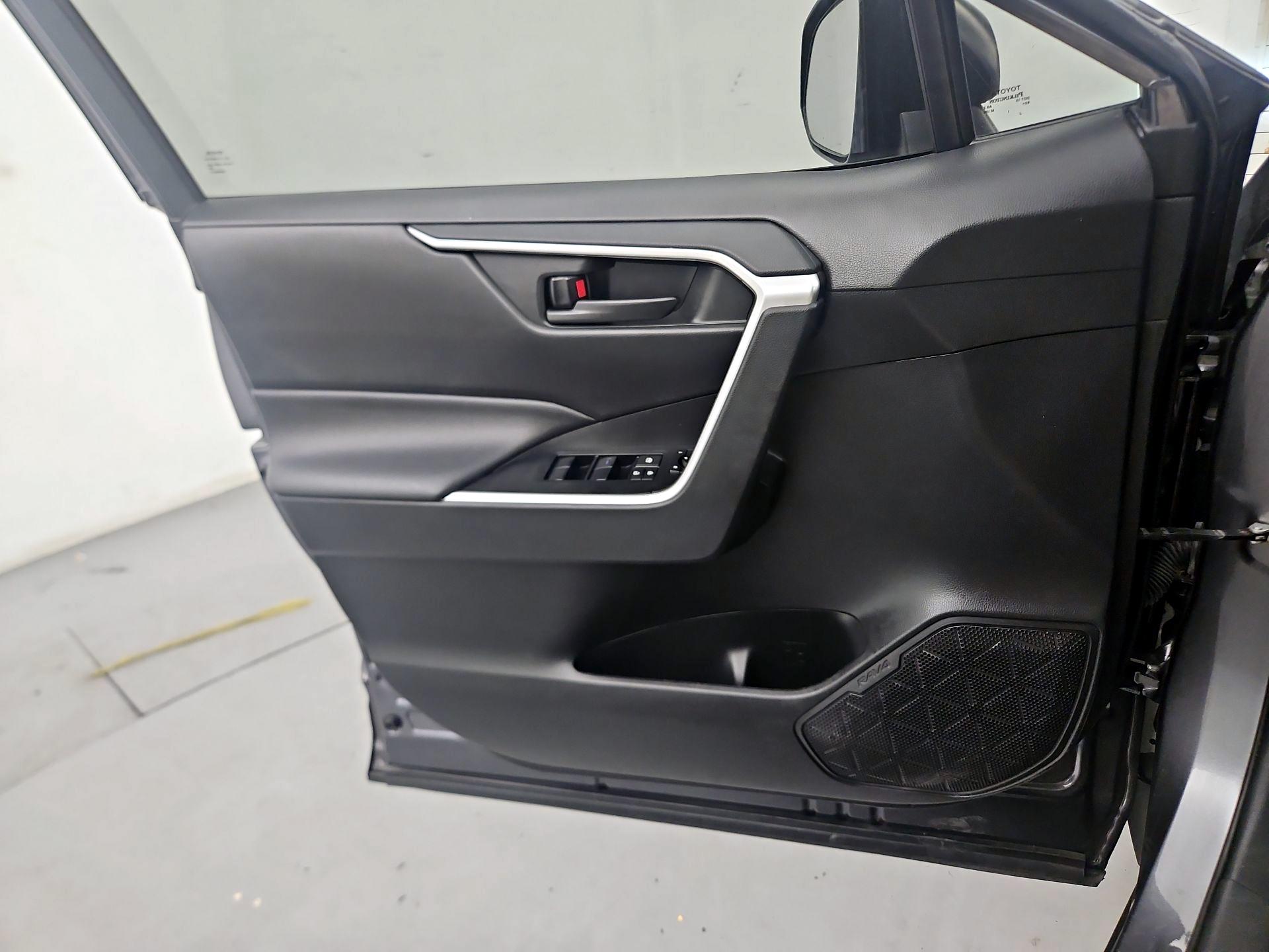 Thumbnail: 2021 Toyota RAV4 - 12