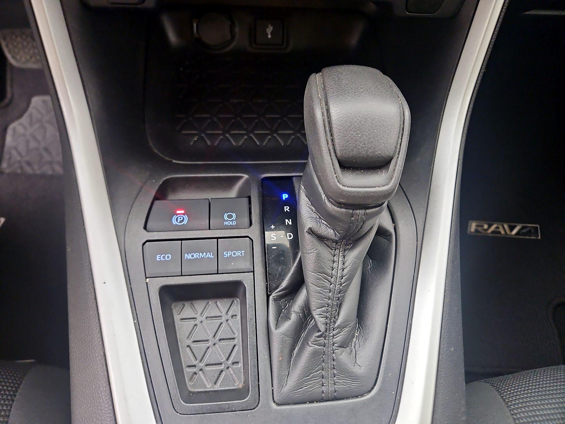 Thumbnail: 2021 Toyota RAV4 - 17