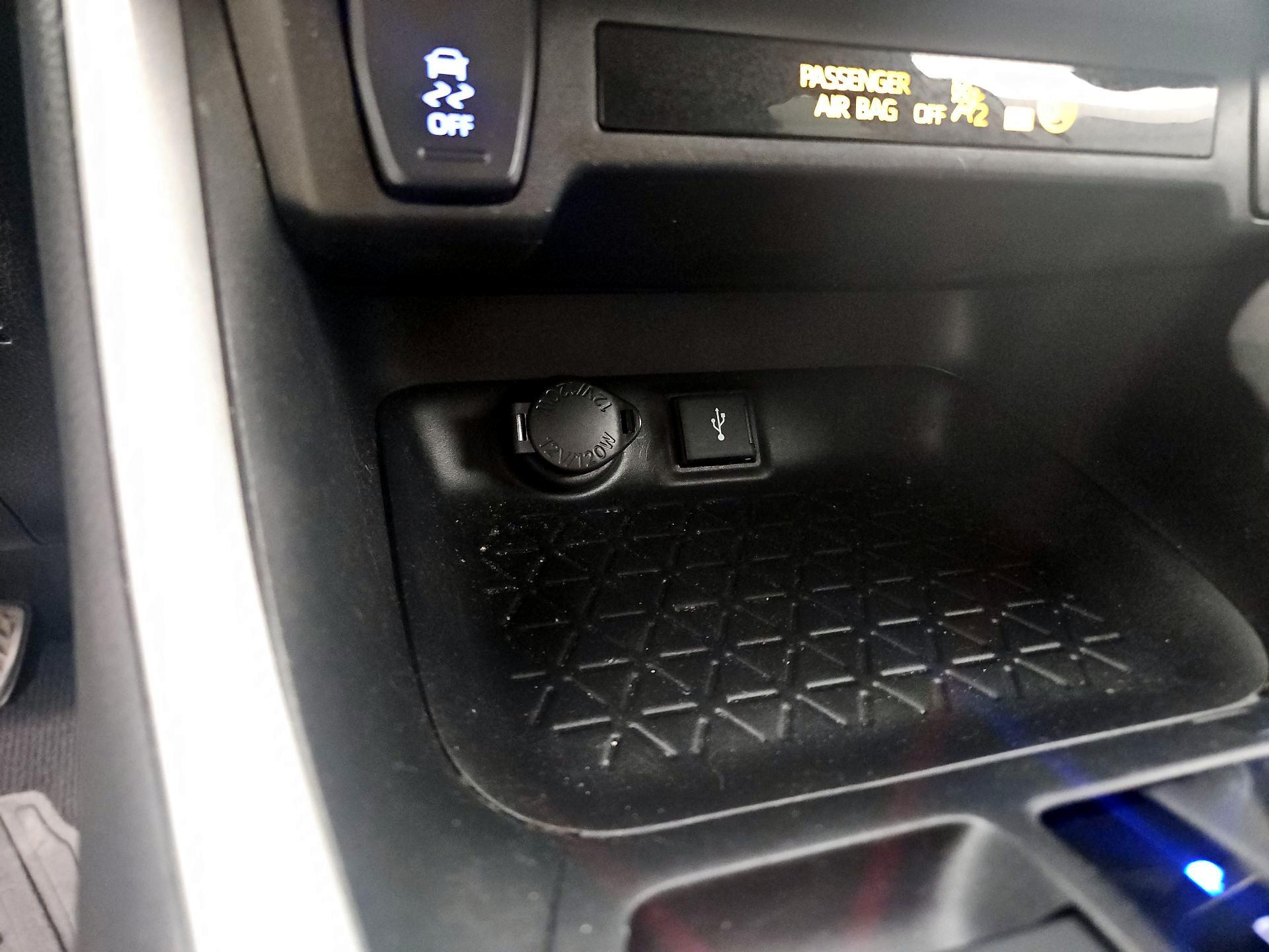 Thumbnail: 2021 Toyota RAV4 - 18