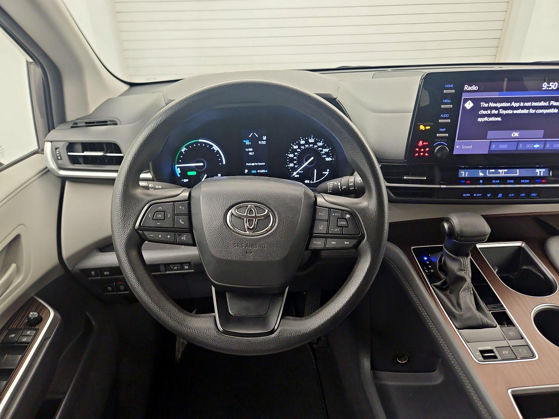 Thumbnail: 2024 Toyota Sienna - 10