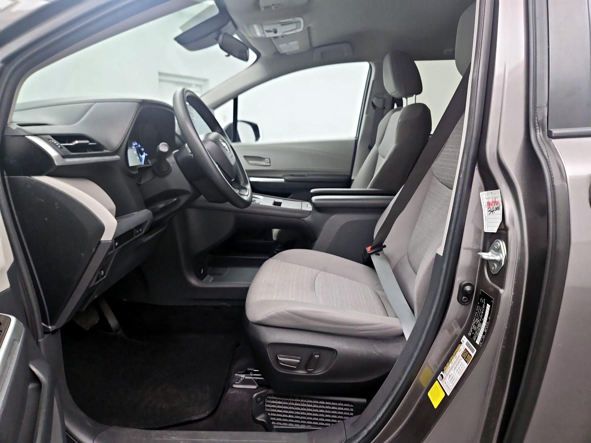 Thumbnail: 2024 Toyota Sienna - 11