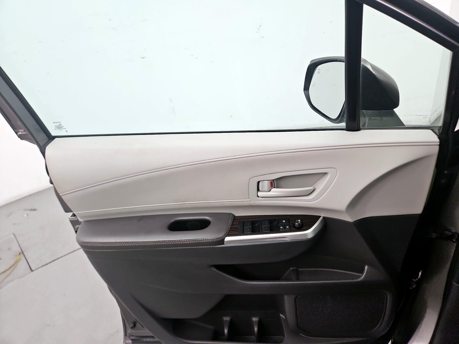 Thumbnail: 2024 Toyota Sienna - 12