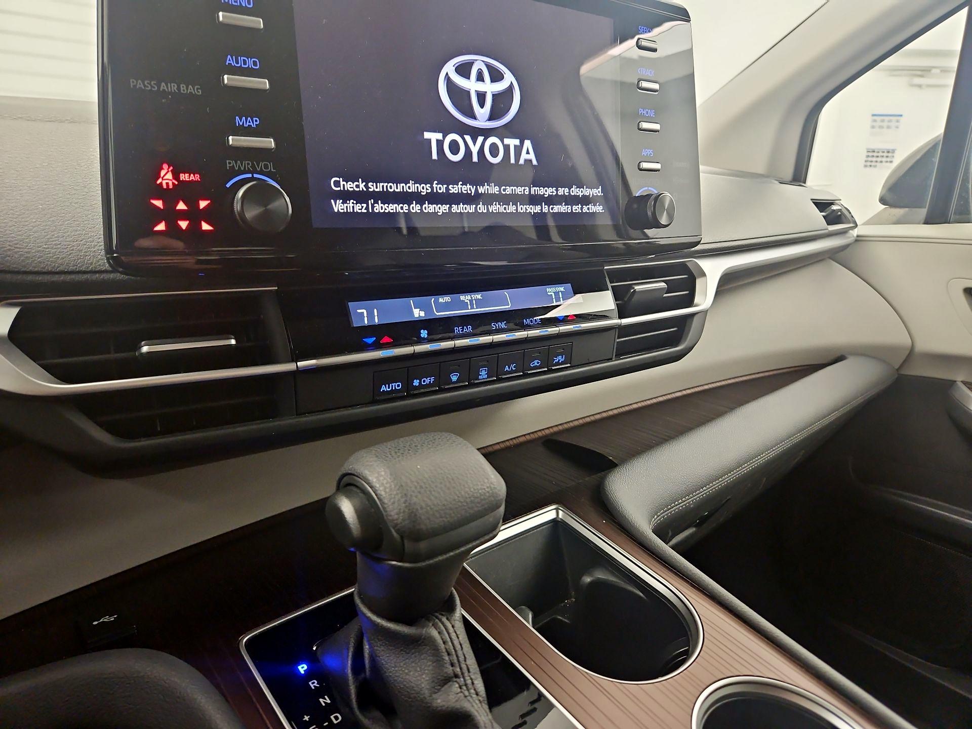 Thumbnail: 2024 Toyota Sienna - 16