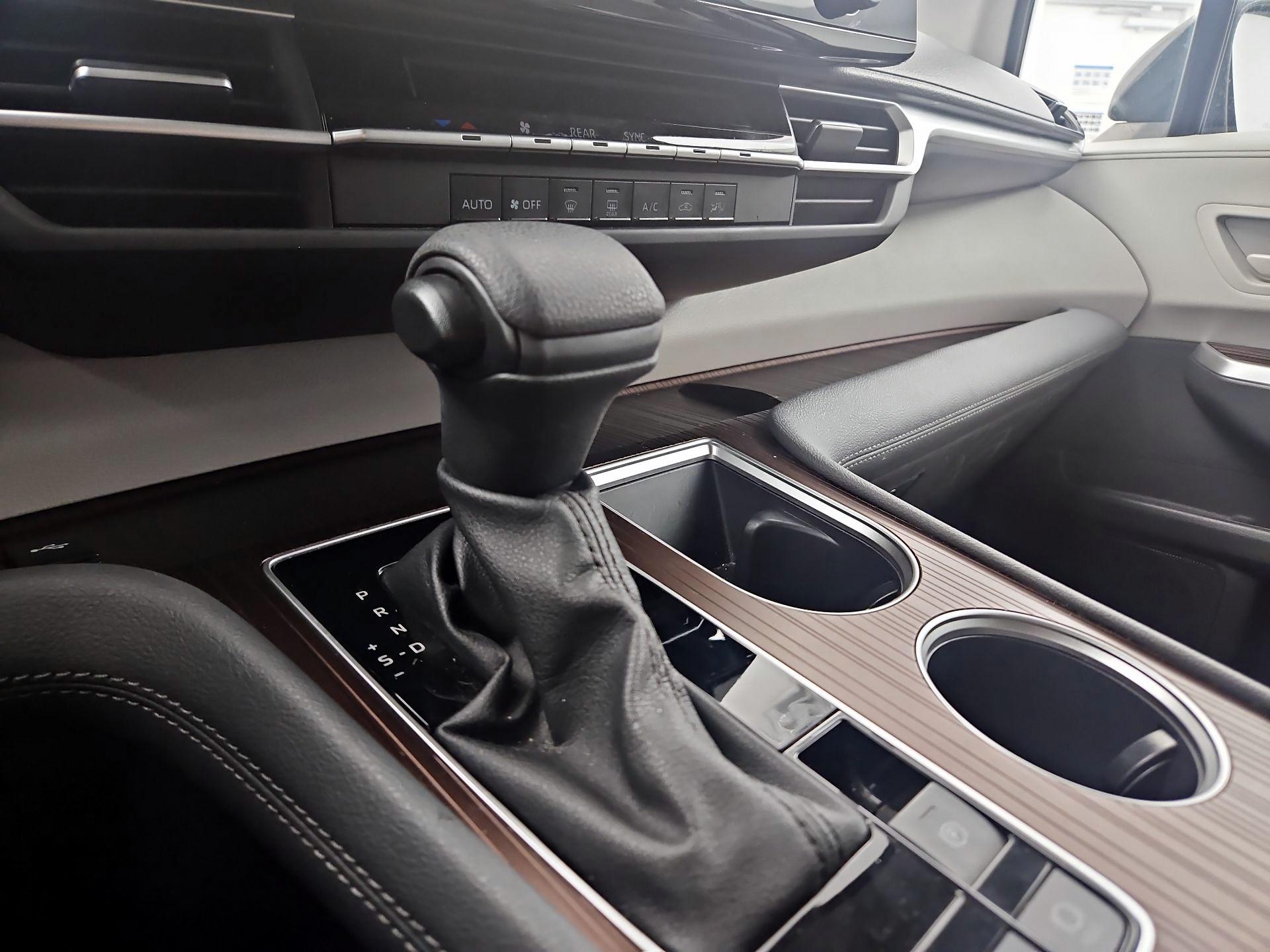 Thumbnail: 2024 Toyota Sienna - 17