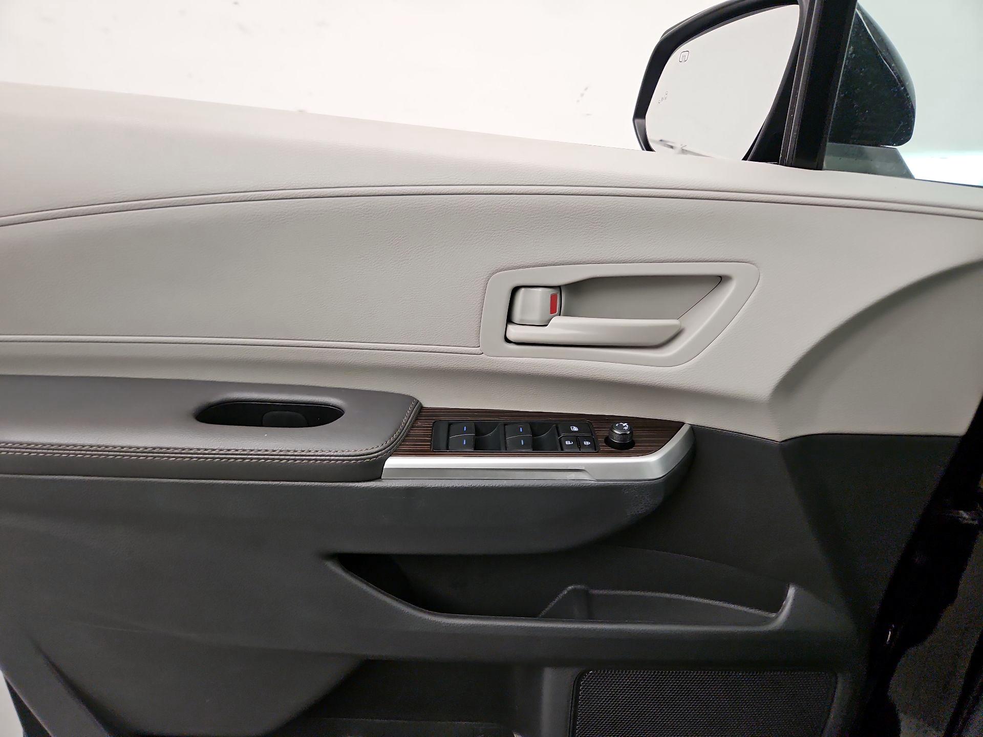 Thumbnail: 2024 Toyota Sienna - 12