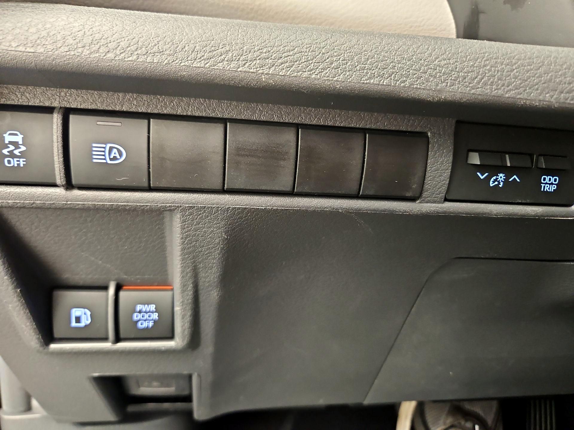 Thumbnail: 2024 Toyota Sienna - 13