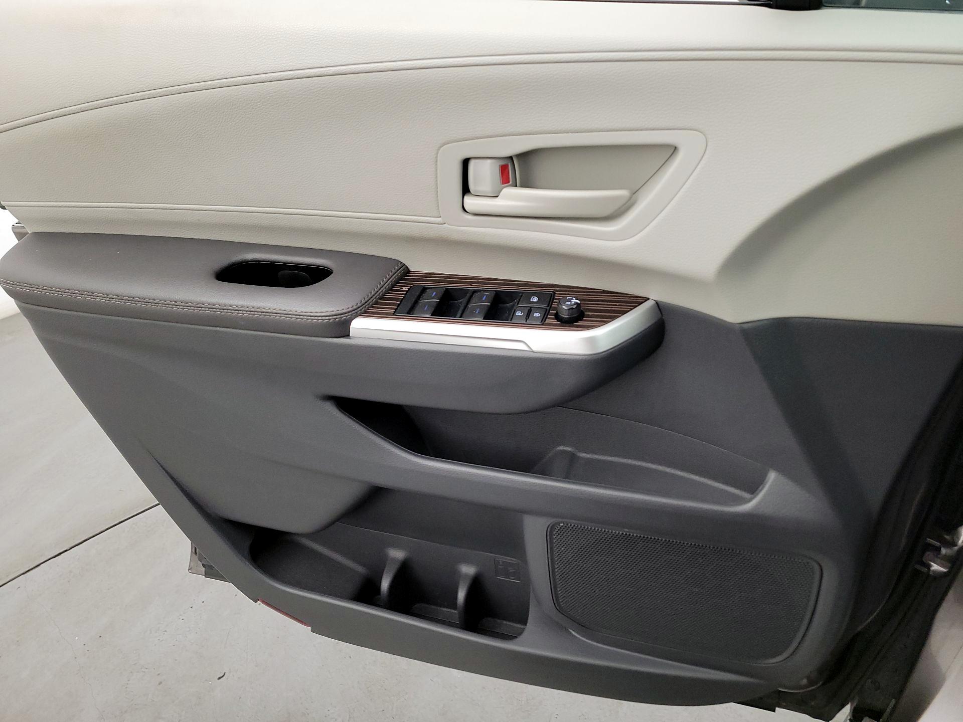 Thumbnail: 2024 Toyota Sienna - 12