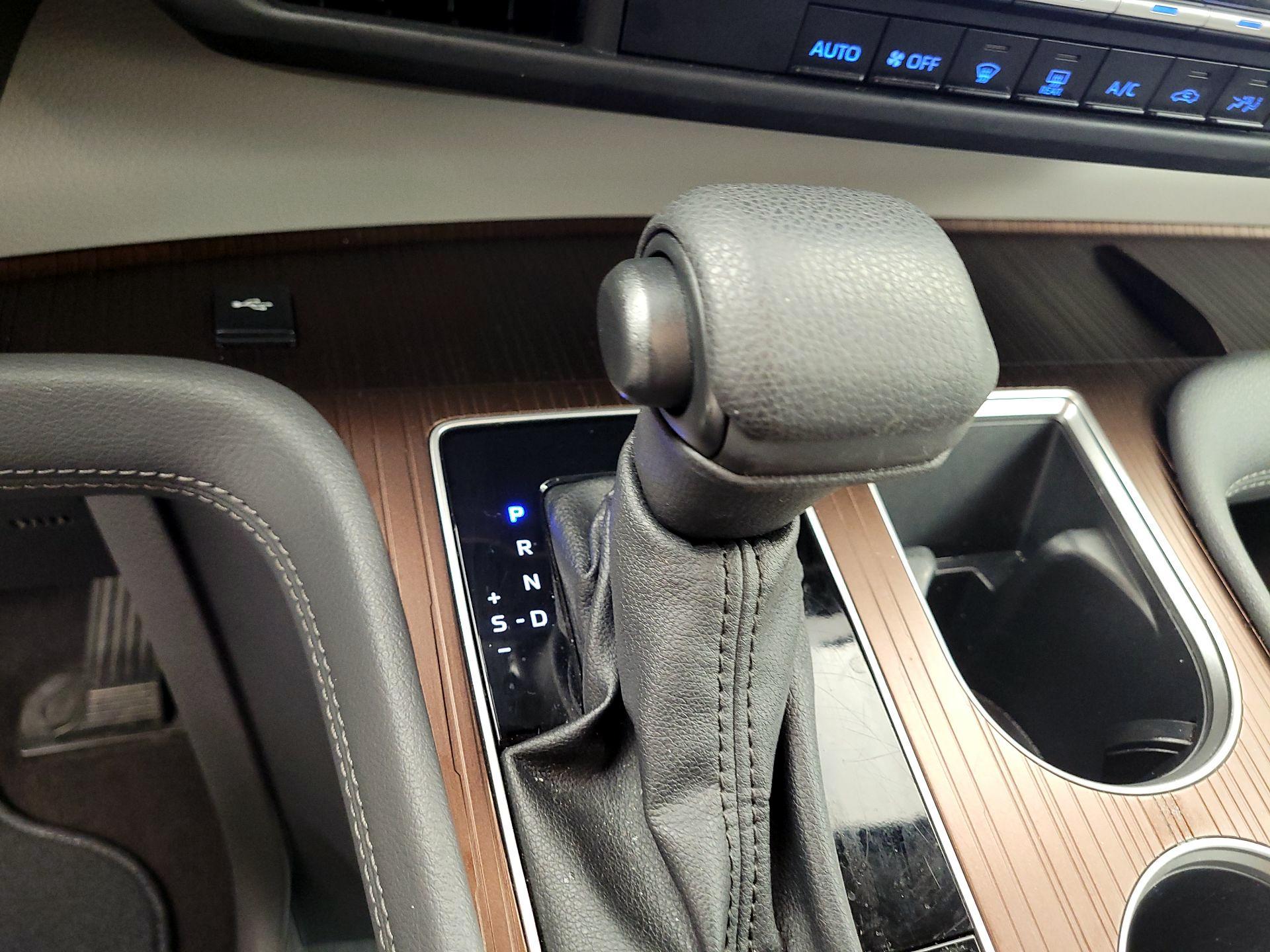 Thumbnail: 2024 Toyota Sienna - 15