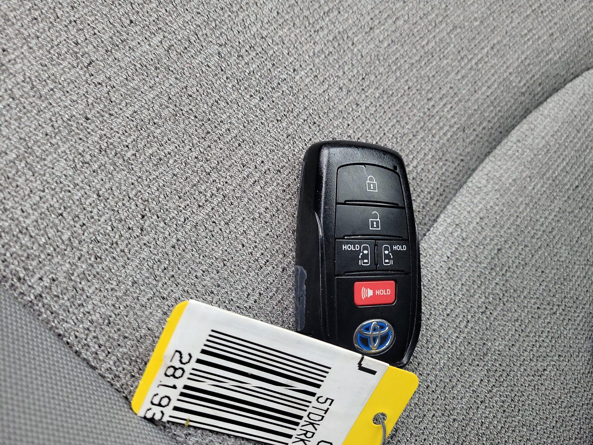 Thumbnail: 2024 Toyota Sienna - 18