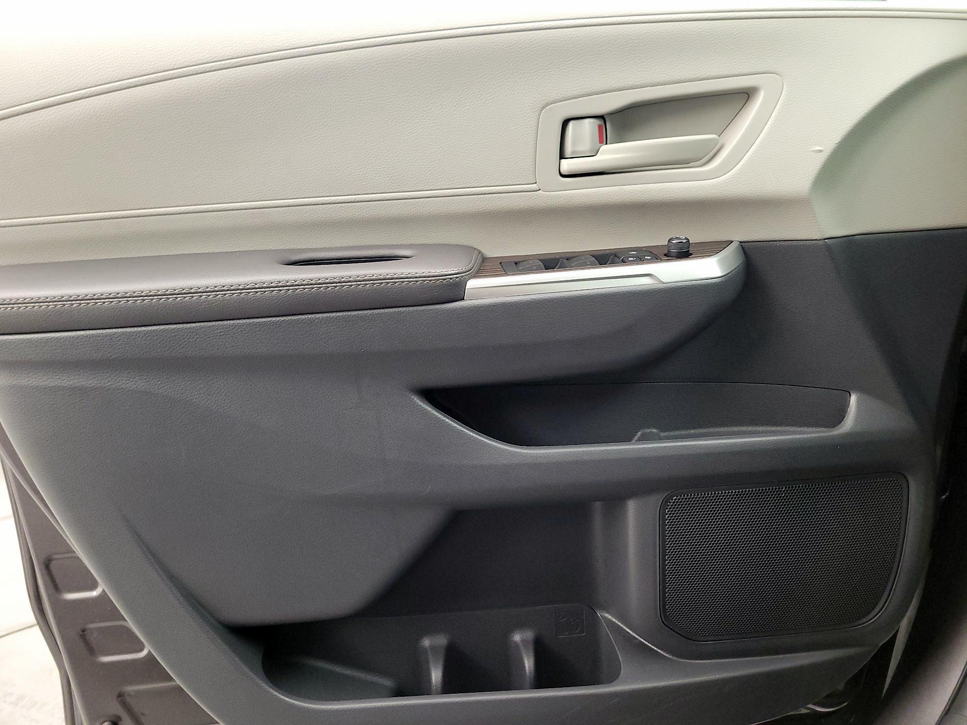 Thumbnail: 2024 Toyota Sienna - 12