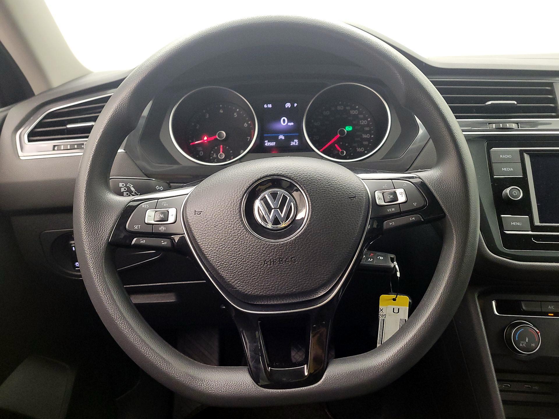 Thumbnail: 2020 Volkswagen Tiguan - 10