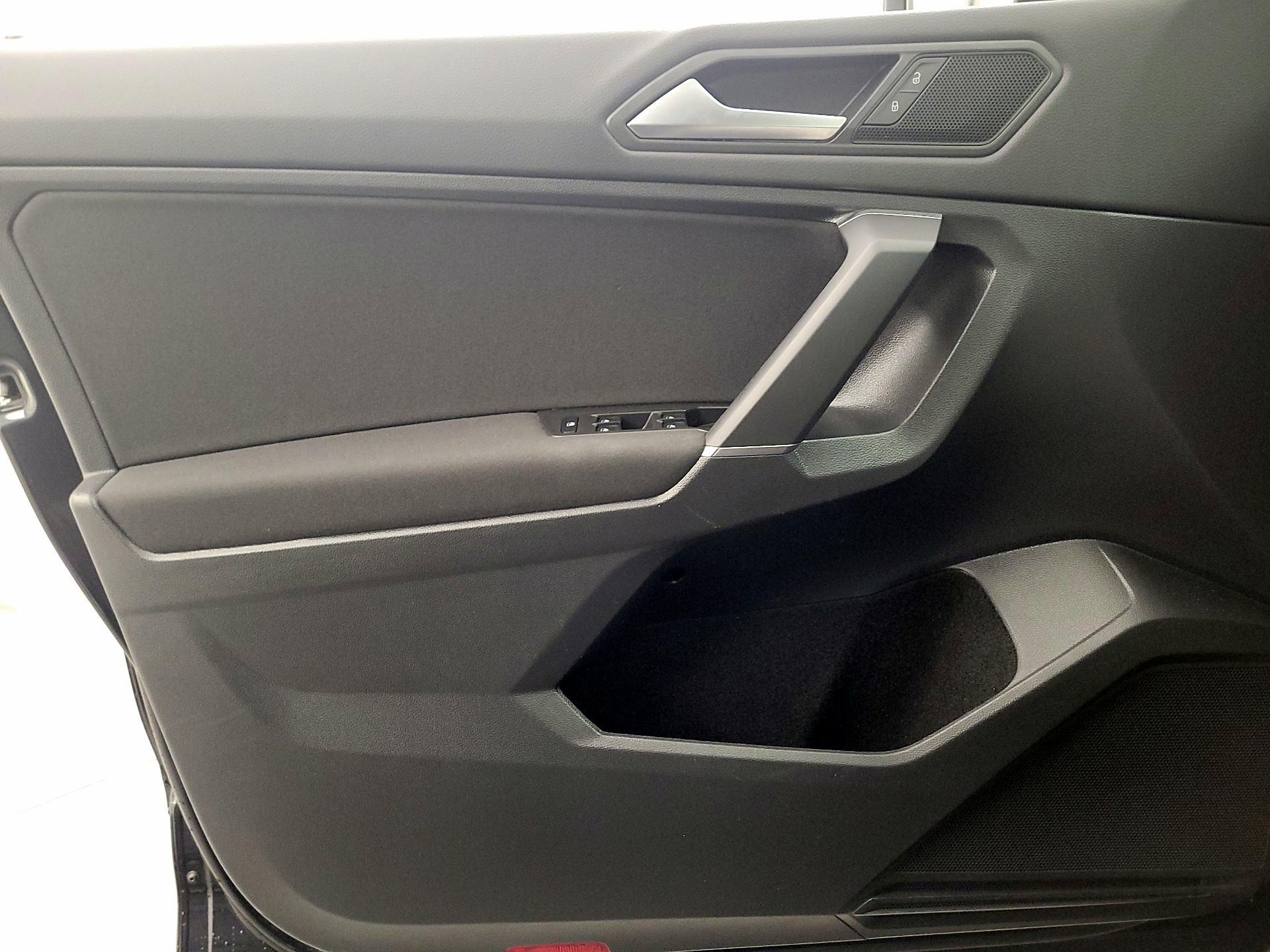 Thumbnail: 2020 Volkswagen Tiguan - 12