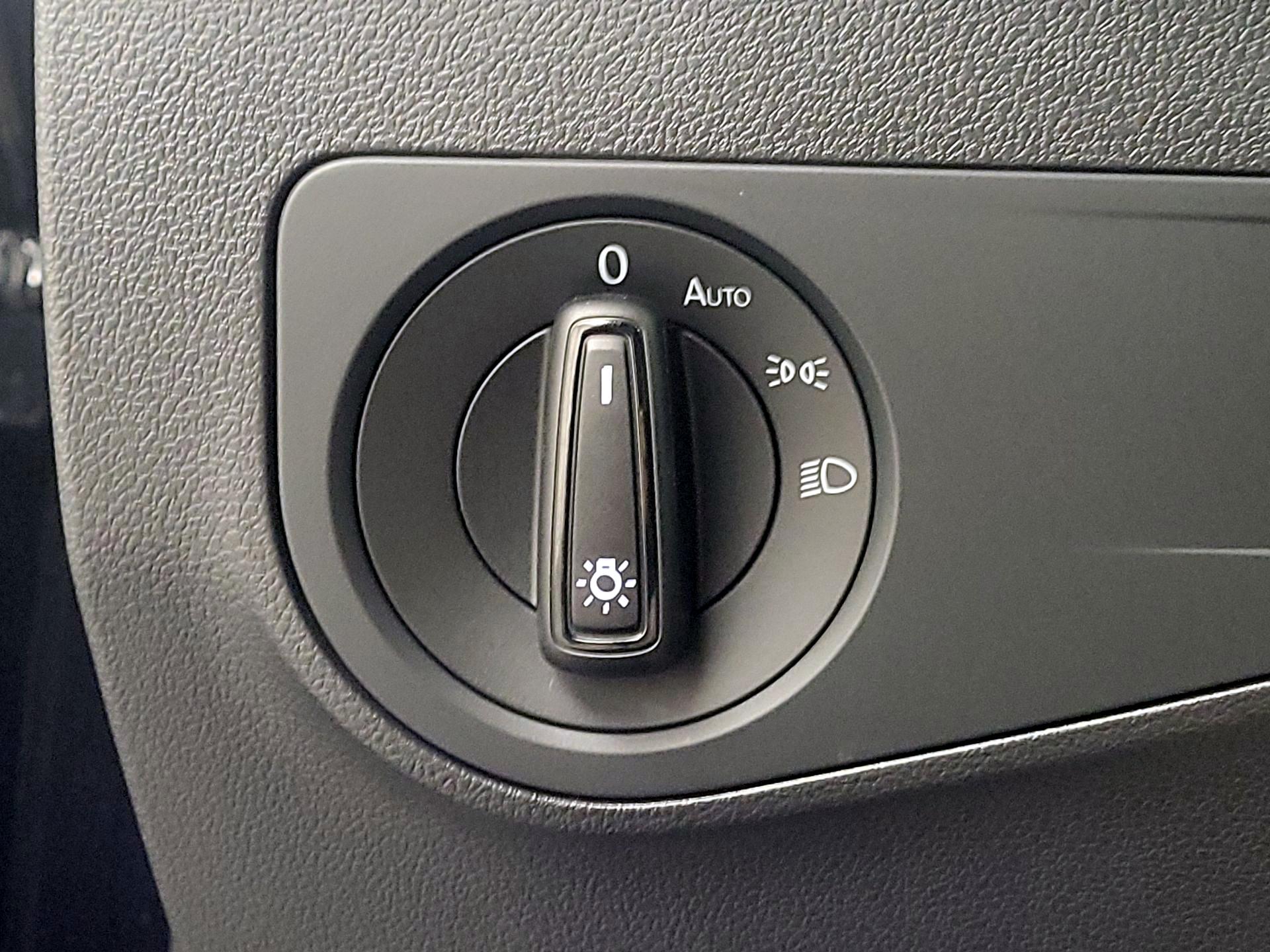 Thumbnail: 2020 Volkswagen Tiguan - 13