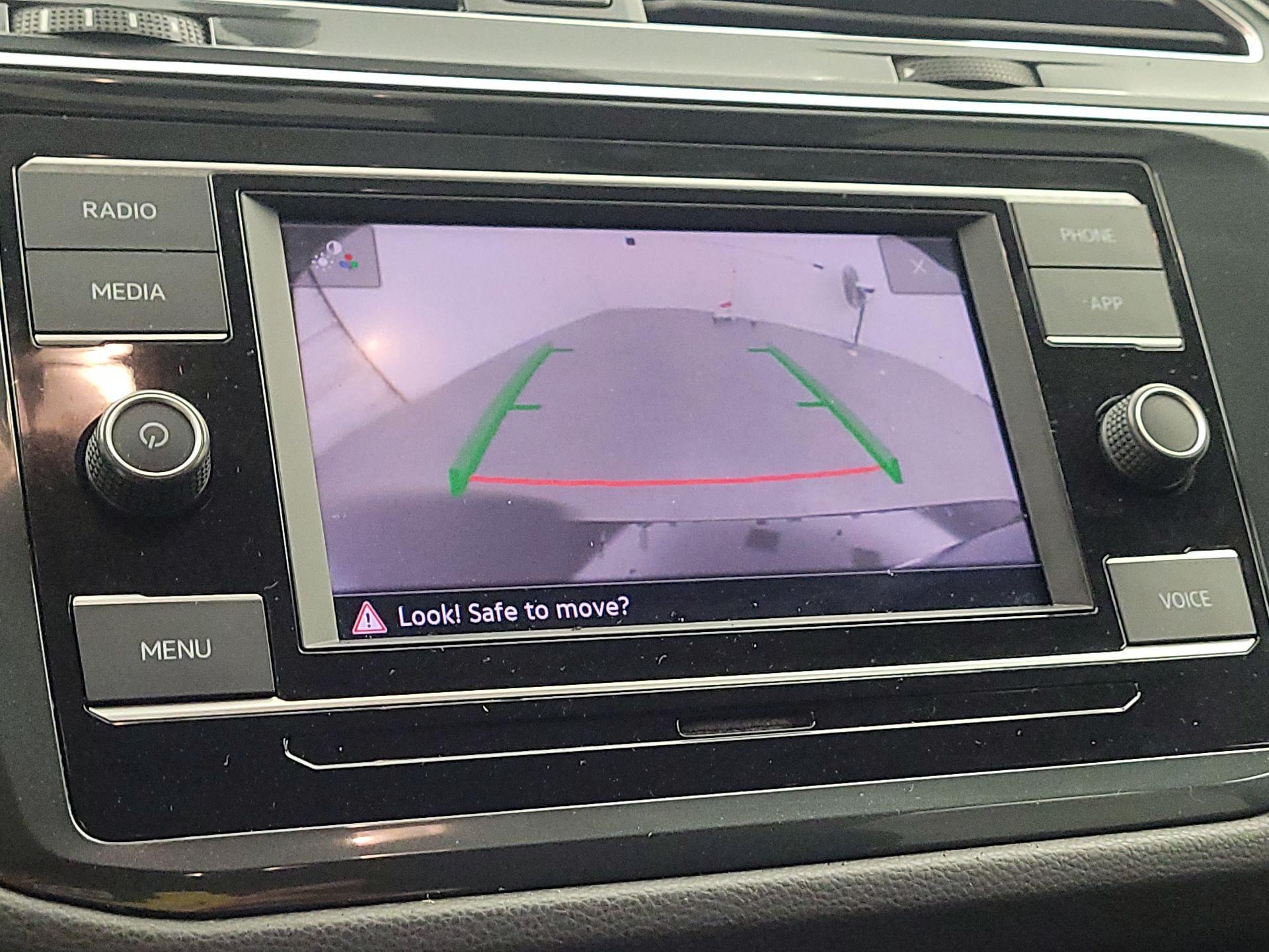 Thumbnail: 2020 Volkswagen Tiguan - 14