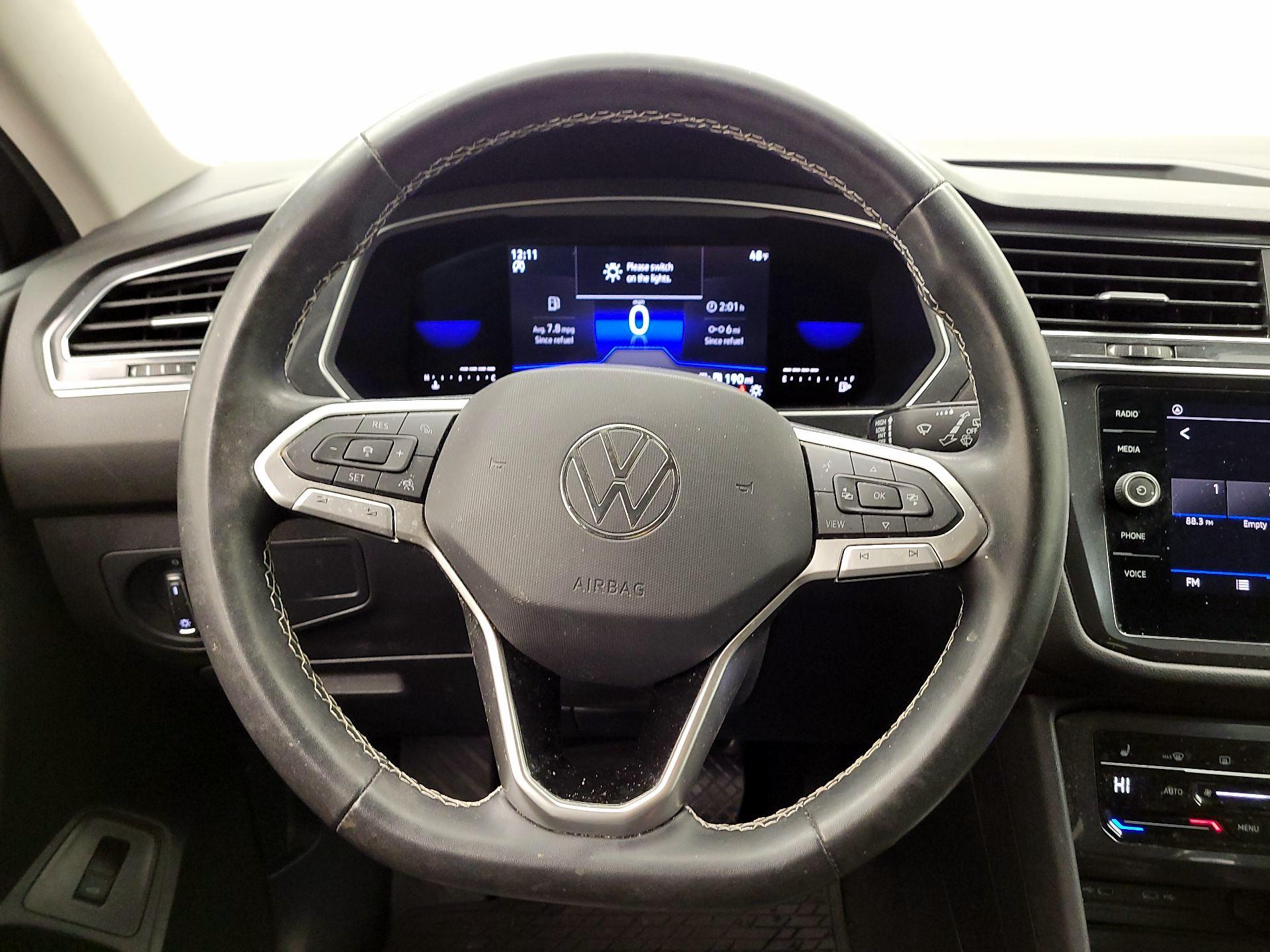 Thumbnail: 2022 Volkswagen Tiguan - 10