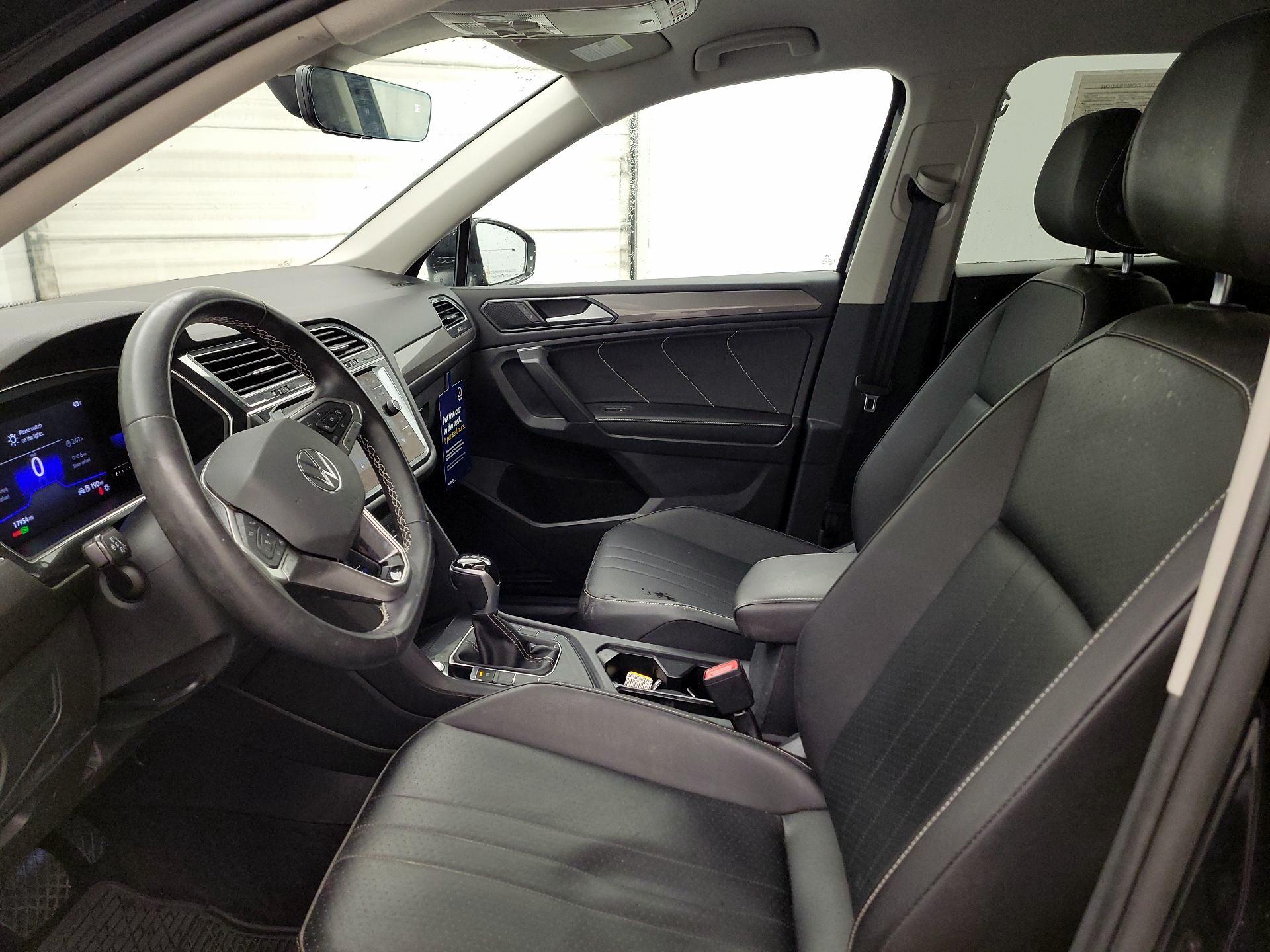 Thumbnail: 2022 Volkswagen Tiguan - 11