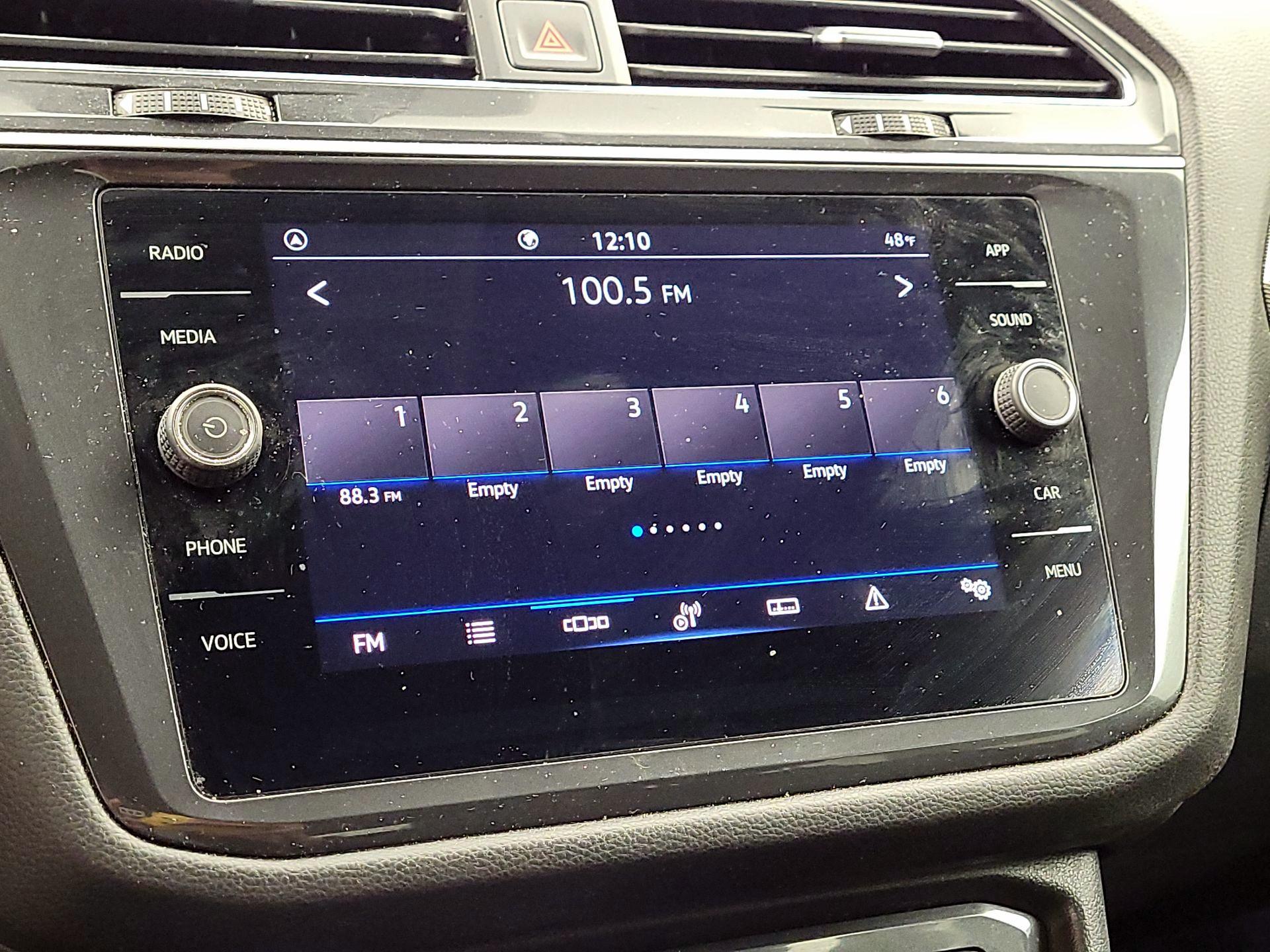 Thumbnail: 2022 Volkswagen Tiguan - 15