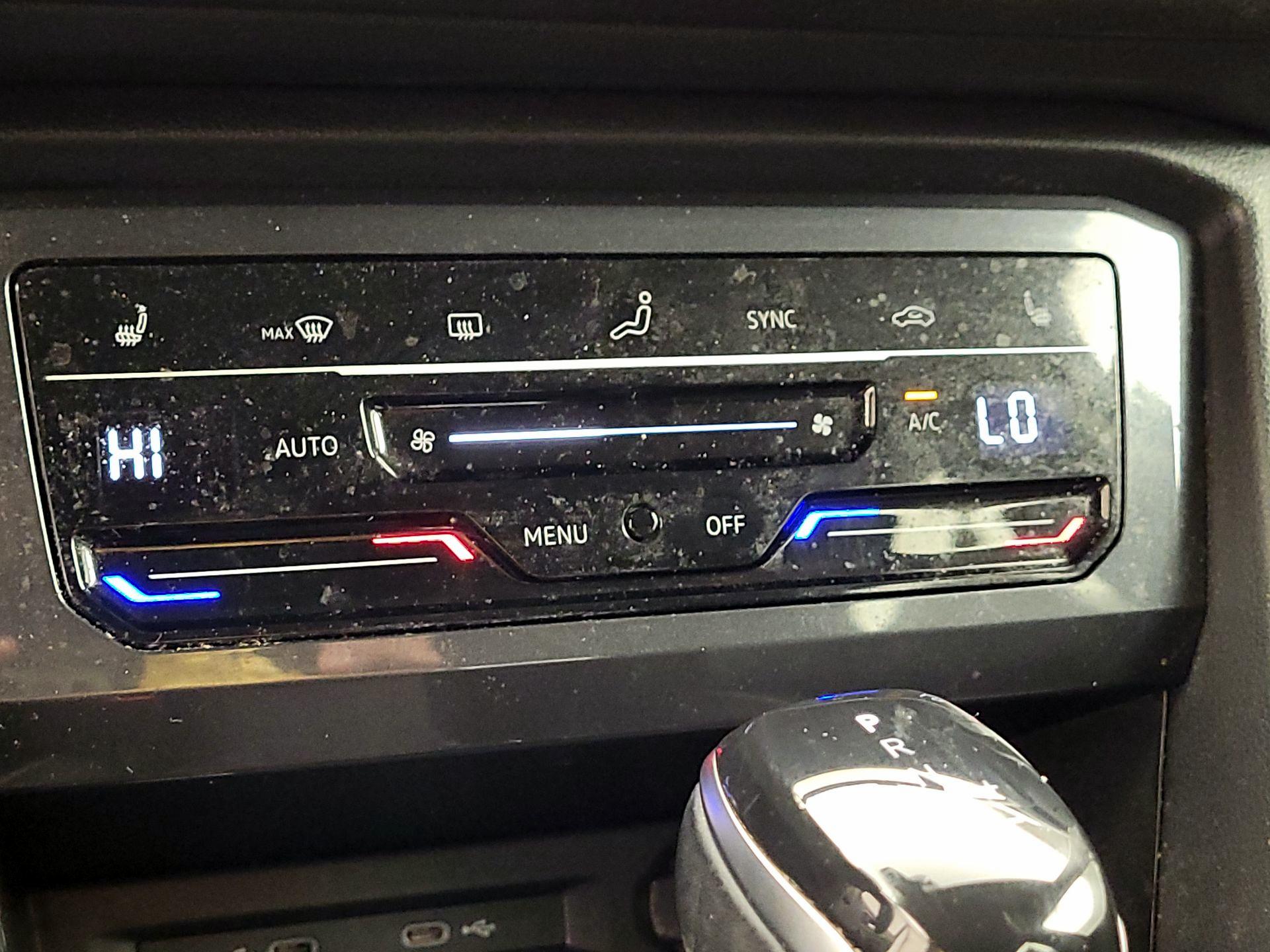 Thumbnail: 2022 Volkswagen Tiguan - 16