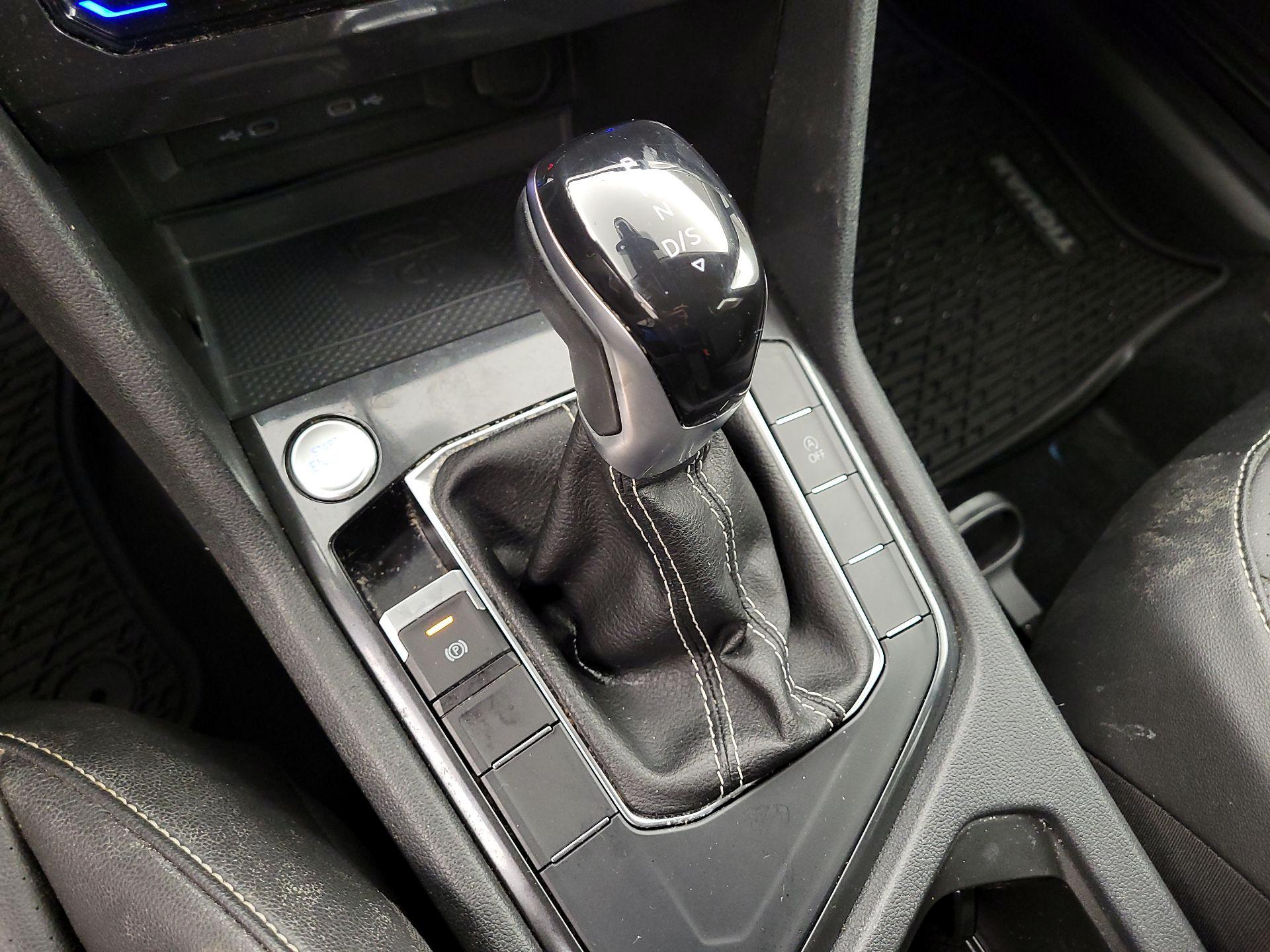 Thumbnail: 2022 Volkswagen Tiguan - 17