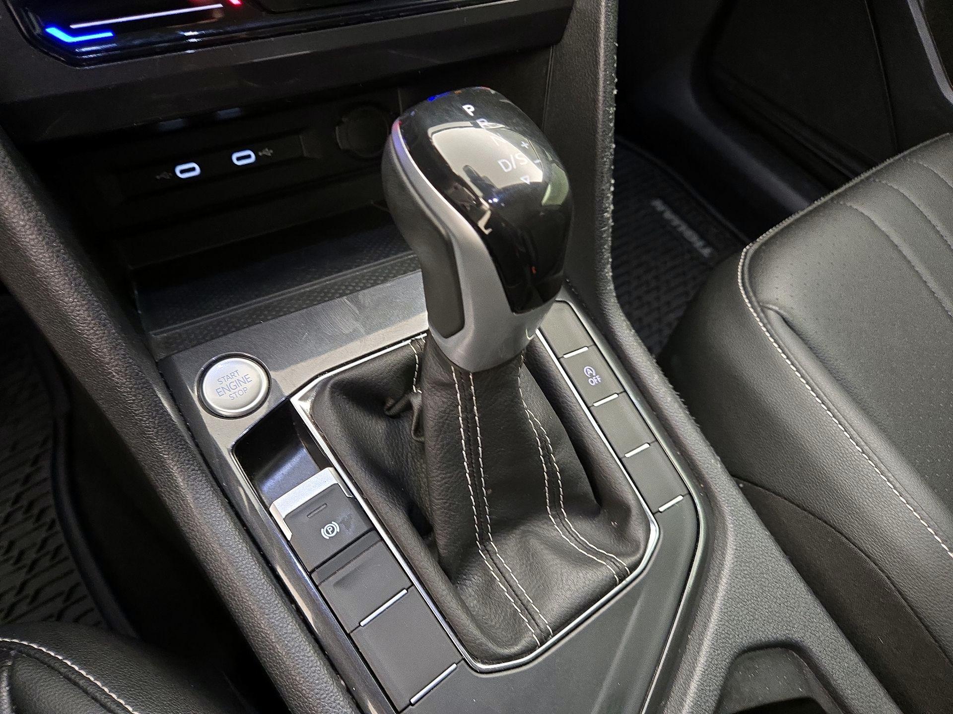 Thumbnail: 2023 Volkswagen Tiguan - 17