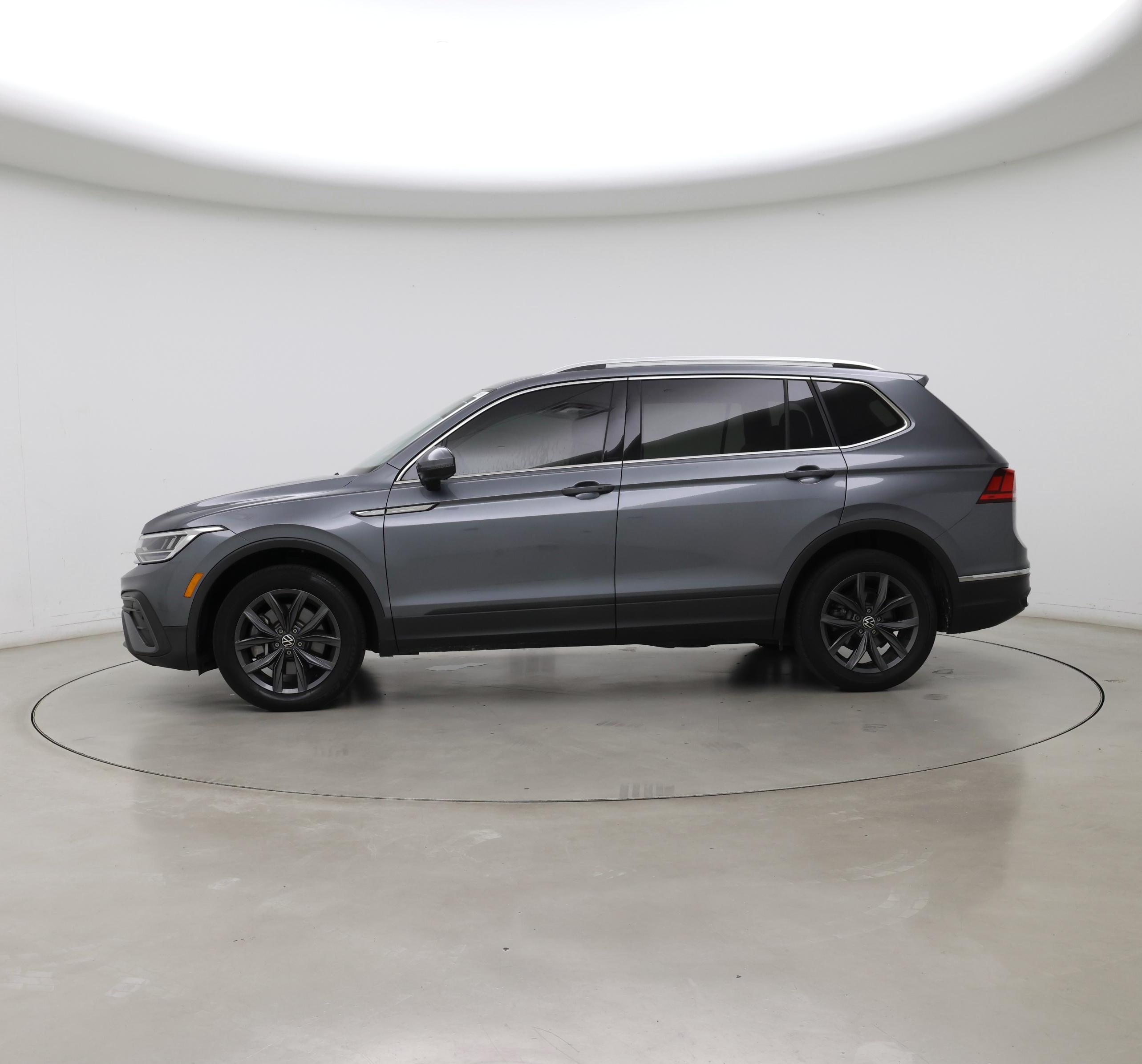 Thumbnail: 2023 Volkswagen Tiguan - 3