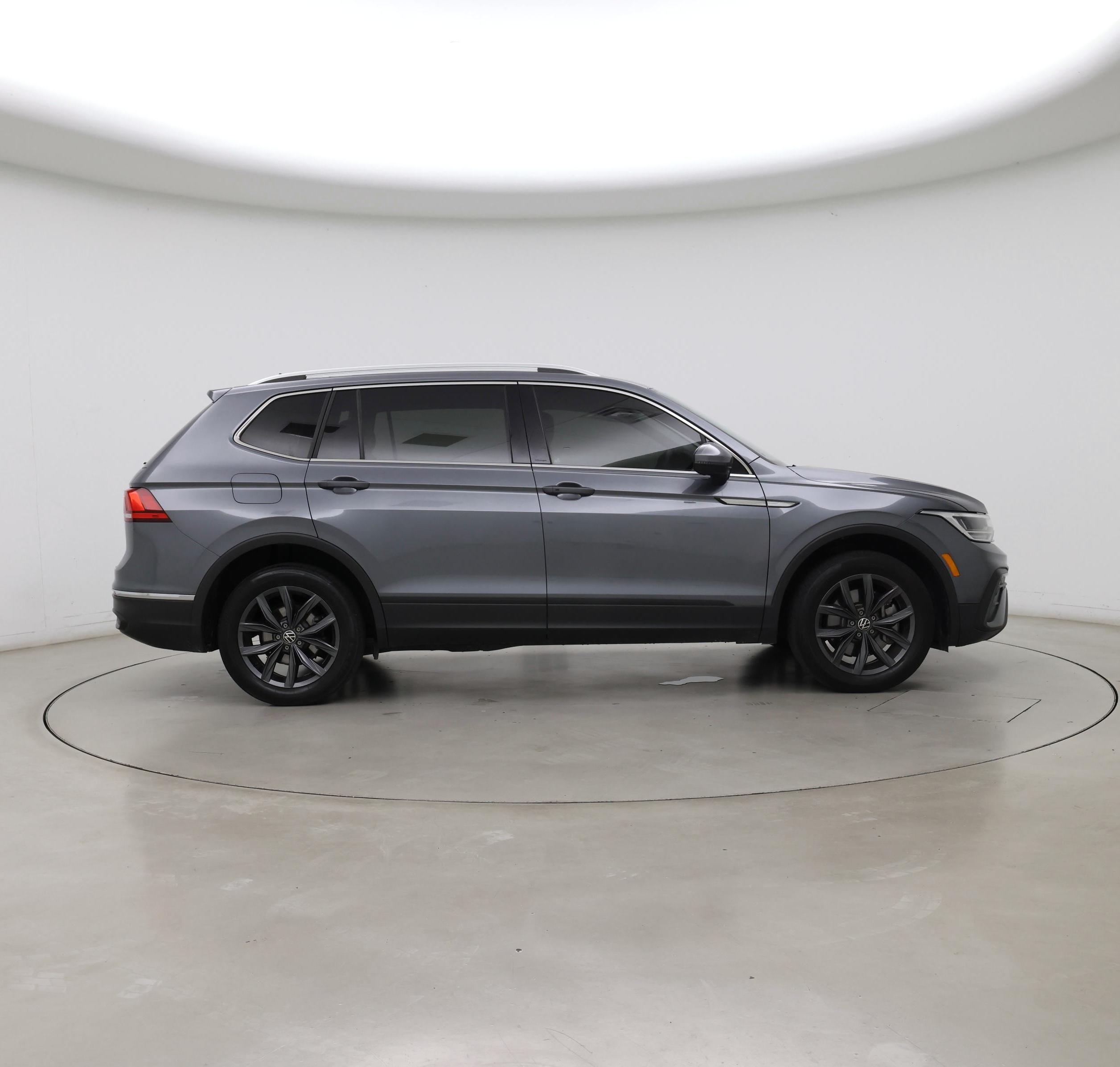 Thumbnail: 2023 Volkswagen Tiguan - 7