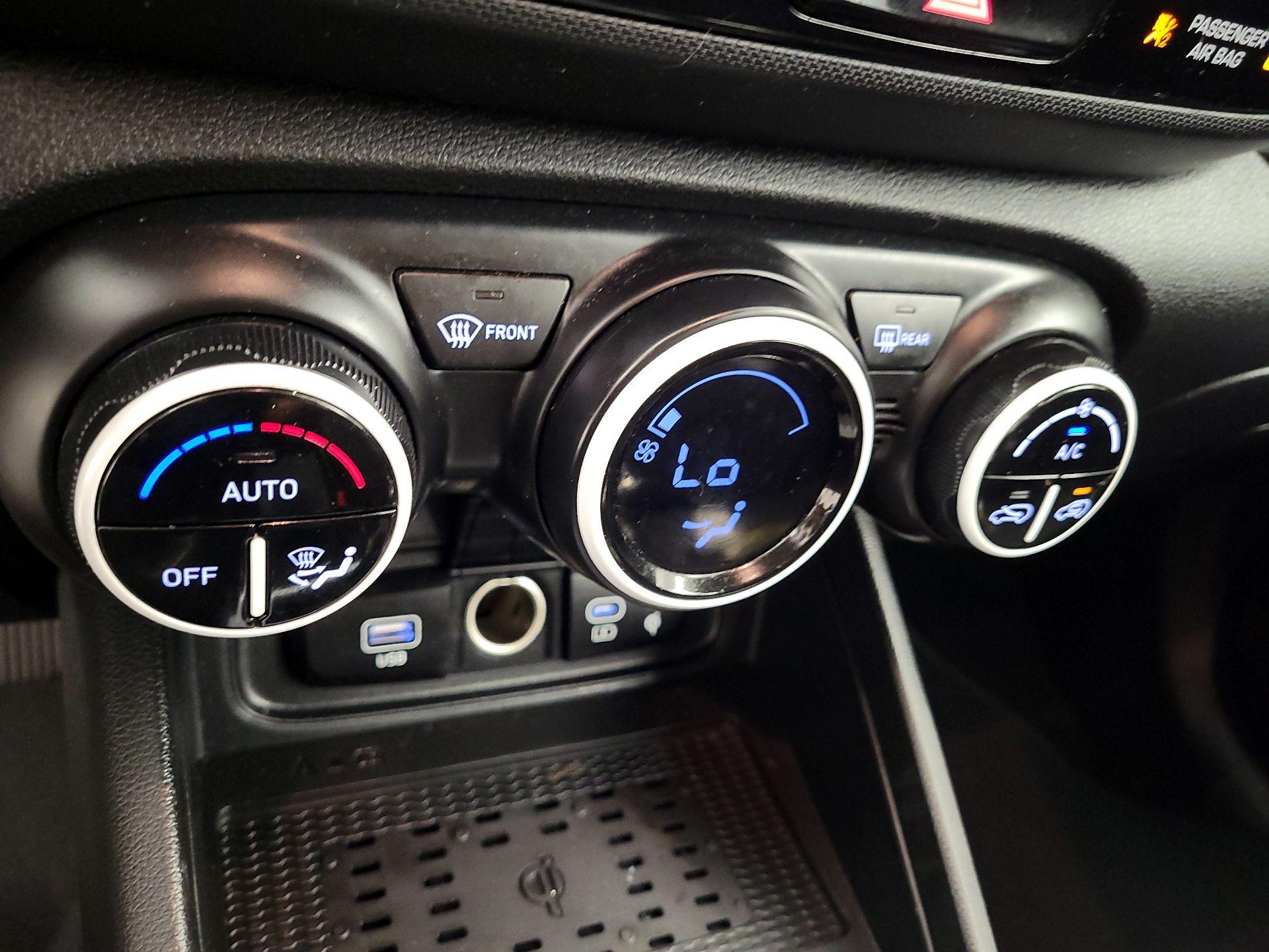 Thumbnail: 2023 Hyundai Venue - 14