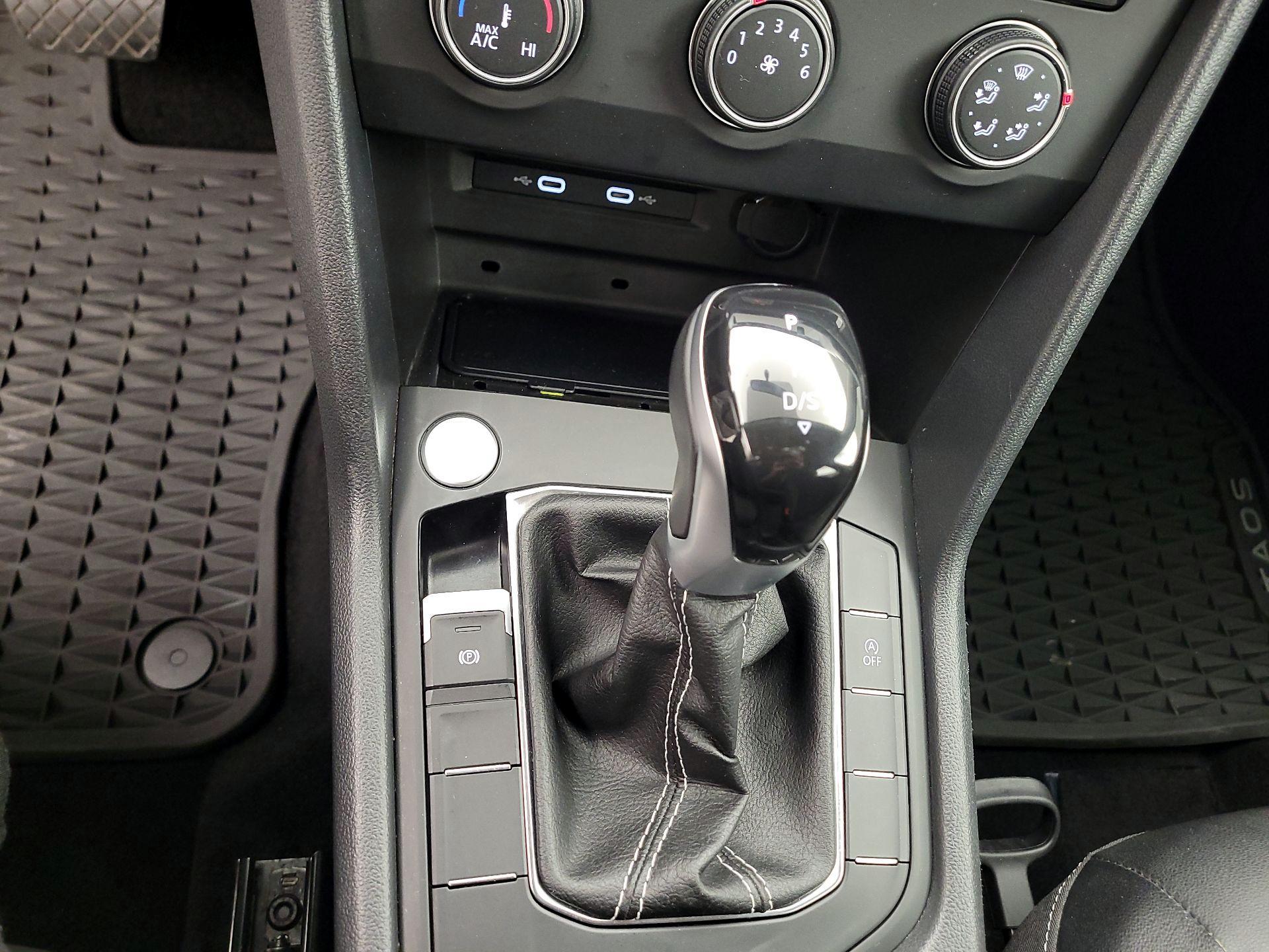 Thumbnail: 2022 Volkswagen Taos - 15