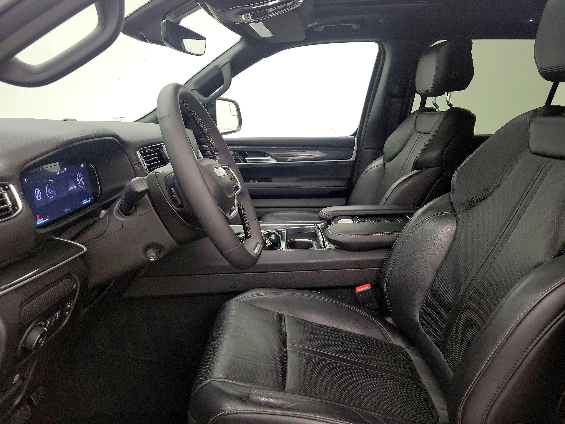 Thumbnail: 2023 Jeep Wagoneer - 11