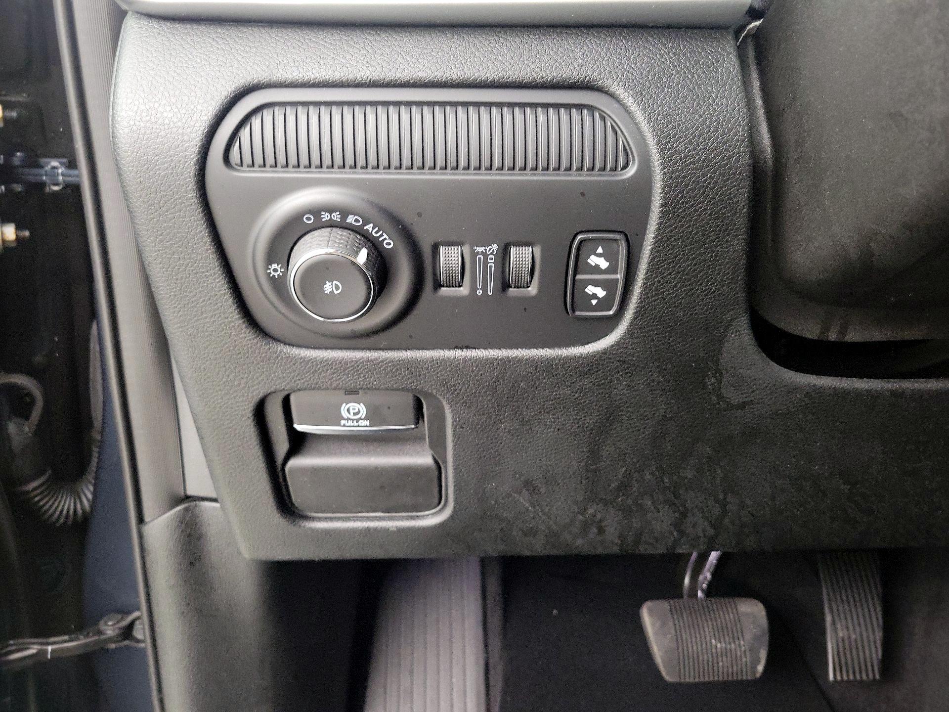 Thumbnail: 2023 Jeep Wagoneer - 13