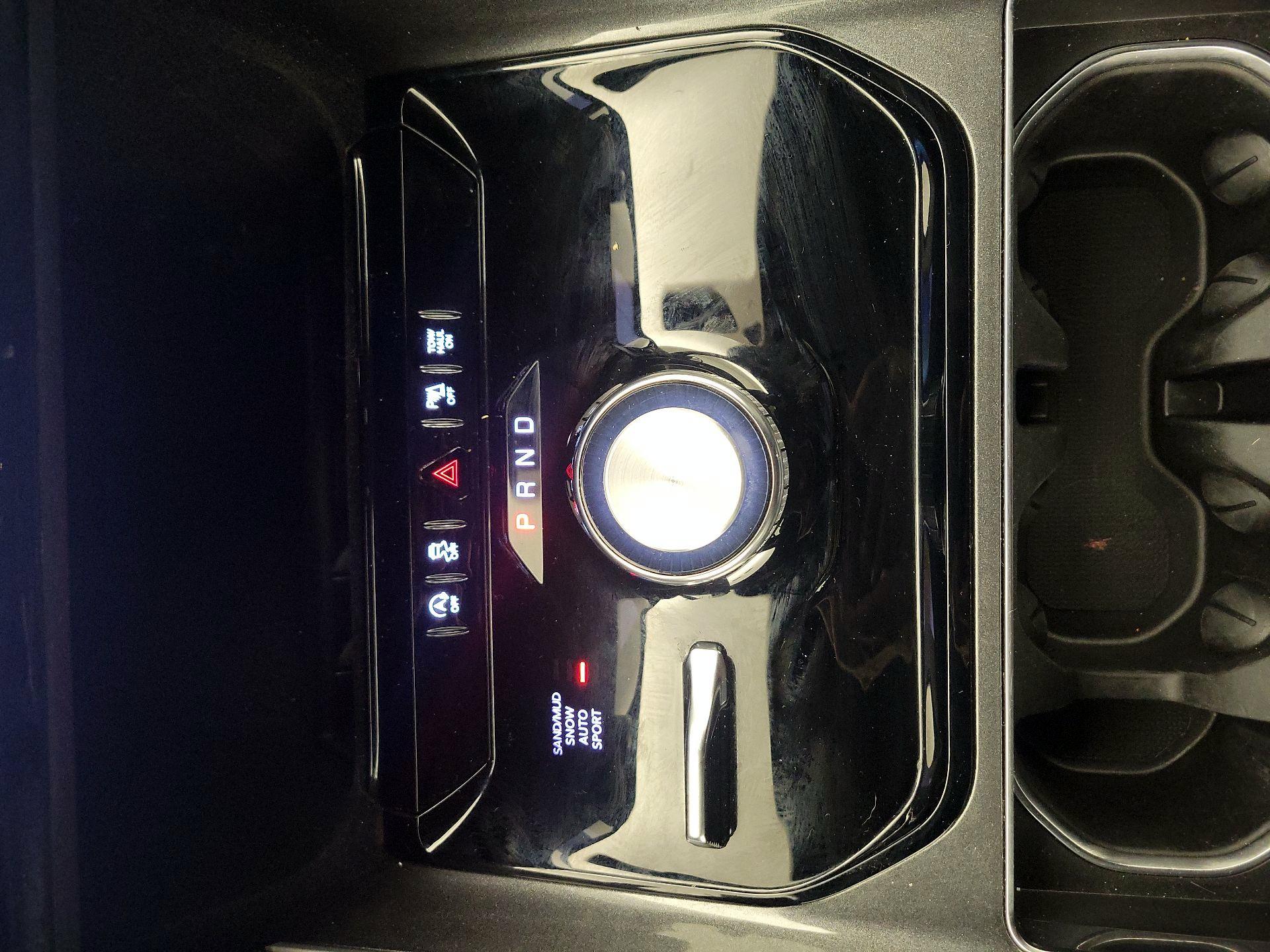 Thumbnail: 2023 Jeep Wagoneer - 17