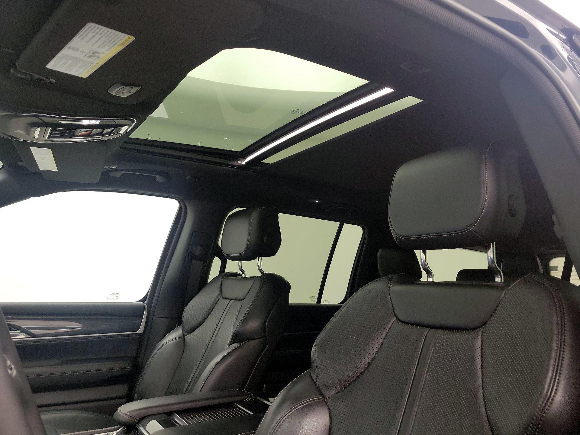 Thumbnail: 2023 Jeep Wagoneer - 19