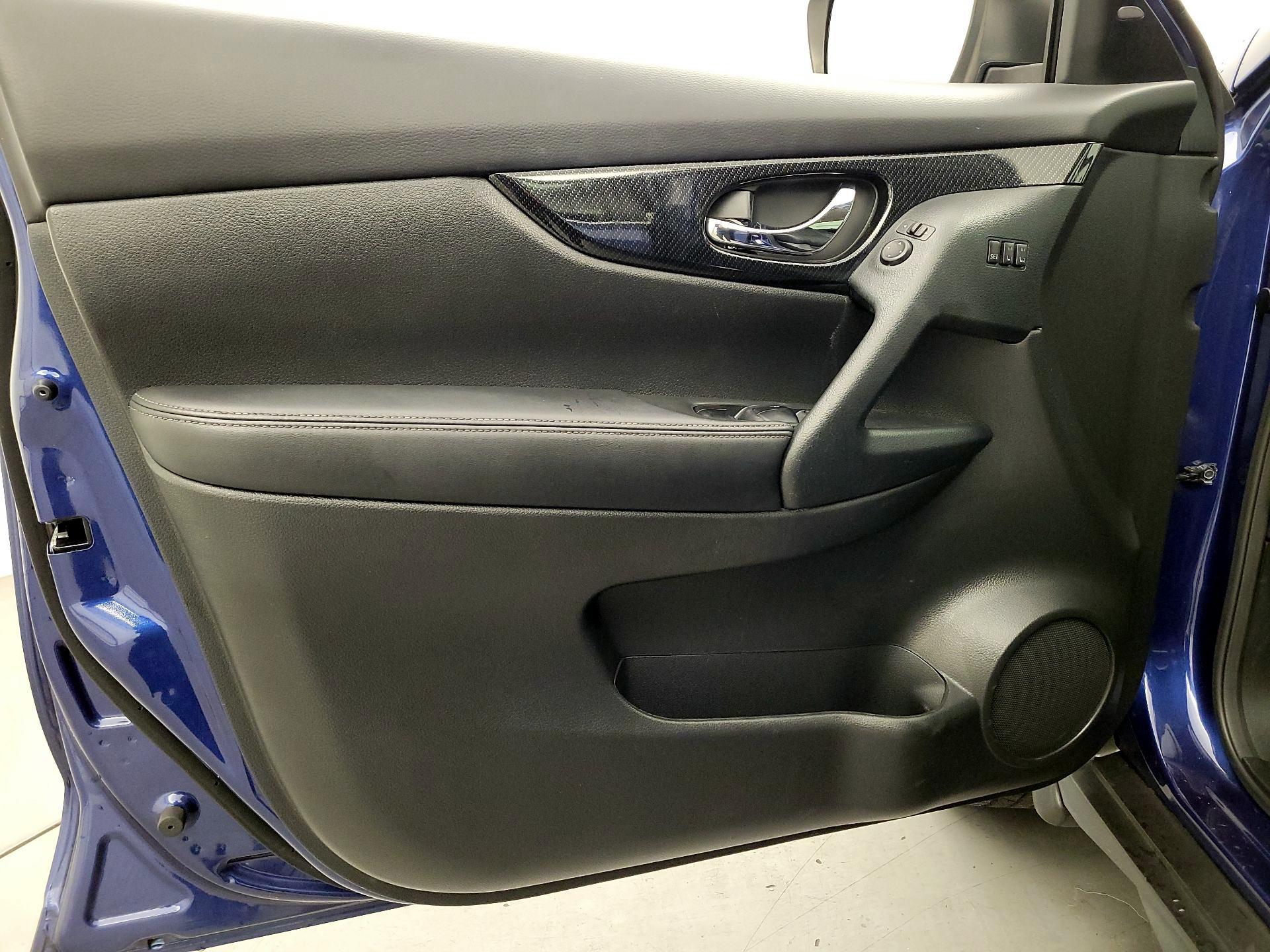 Thumbnail: 2020 Nissan Rogue - 12