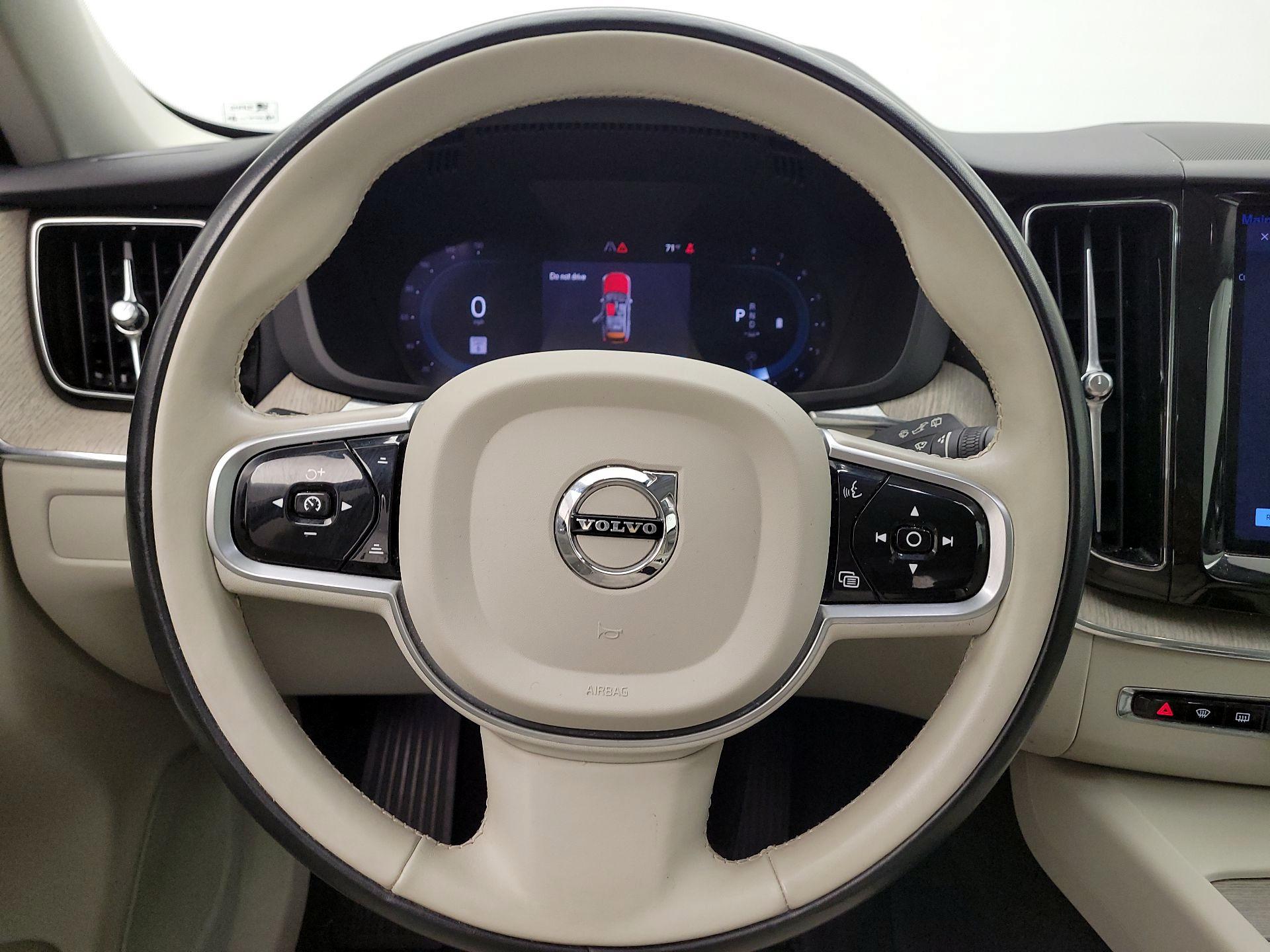 Thumbnail: 2023 Volvo XC60 - 10