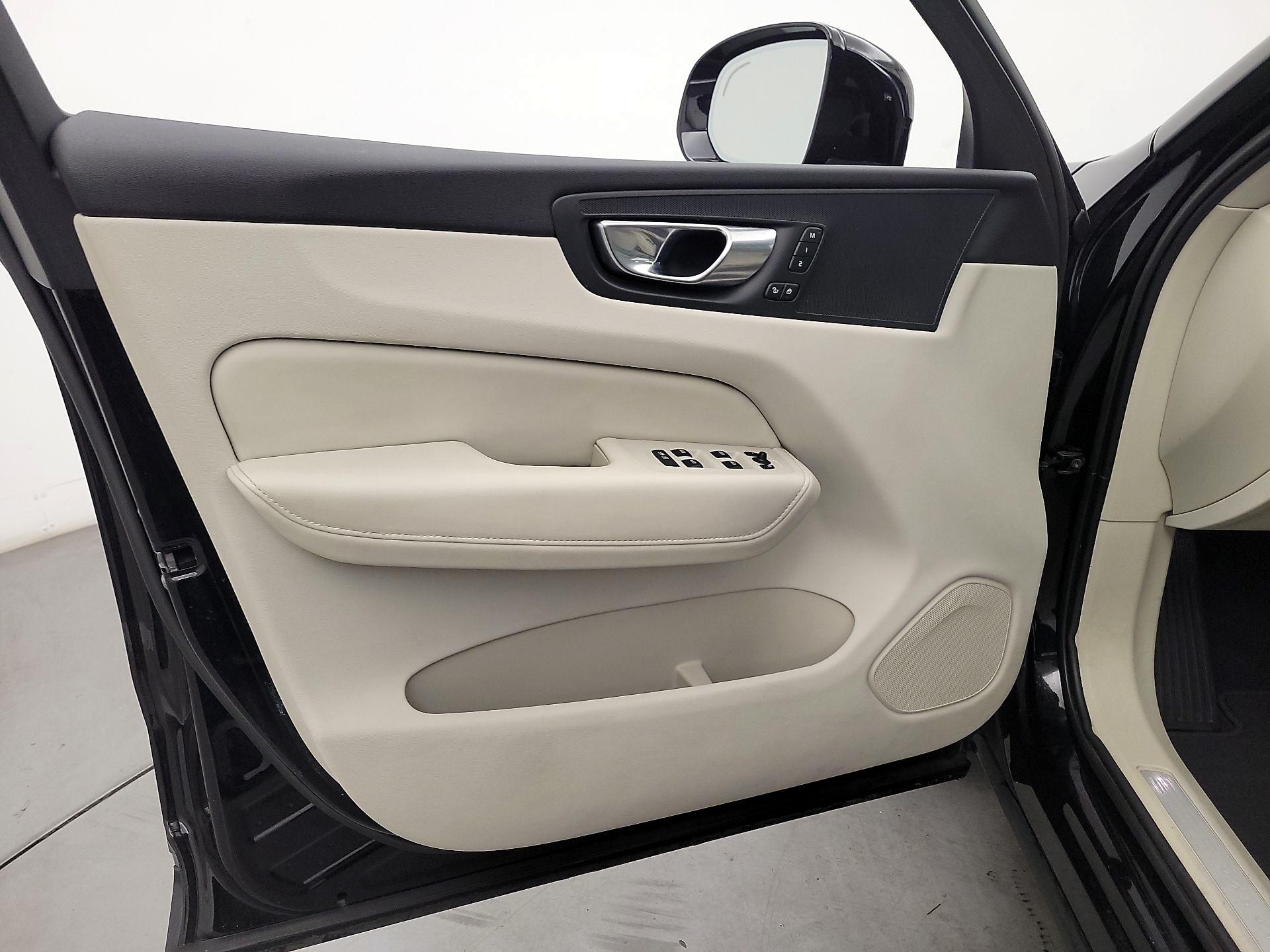 Thumbnail: 2023 Volvo XC60 - 12