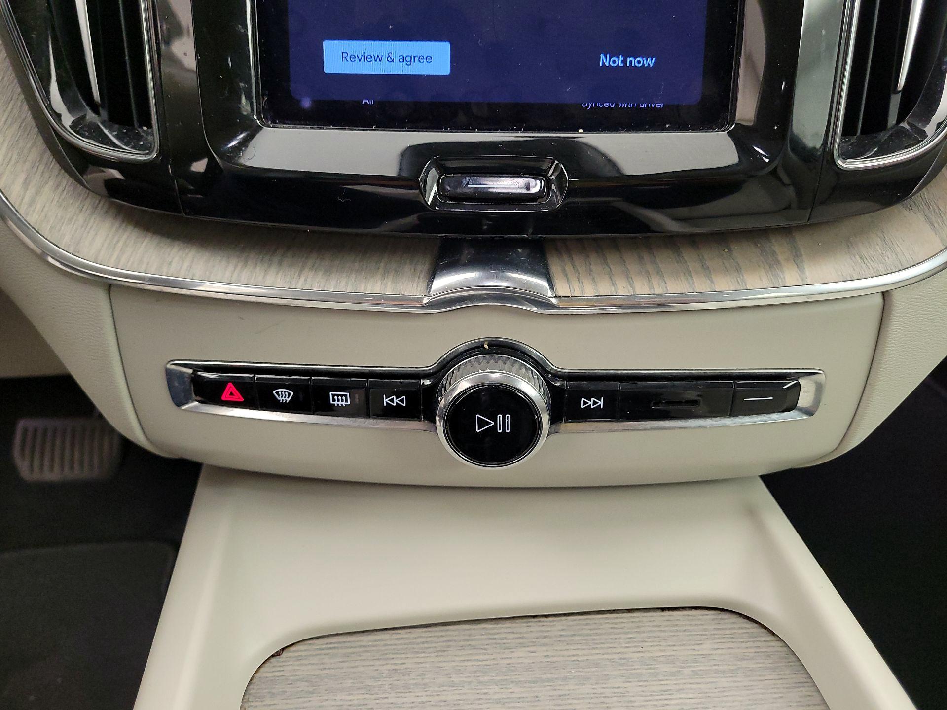 Thumbnail: 2023 Volvo XC60 - 14