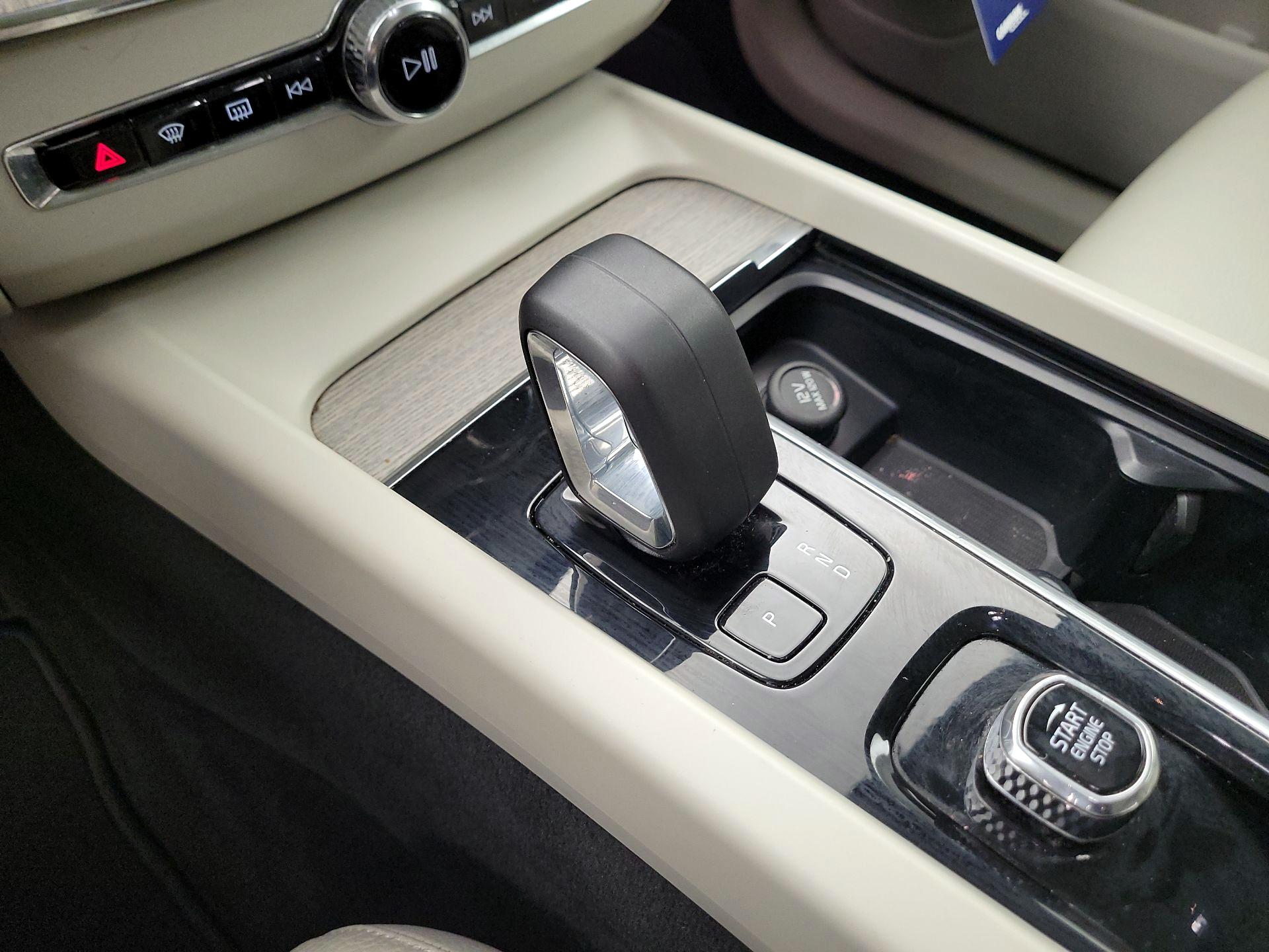 Thumbnail: 2023 Volvo XC60 - 15