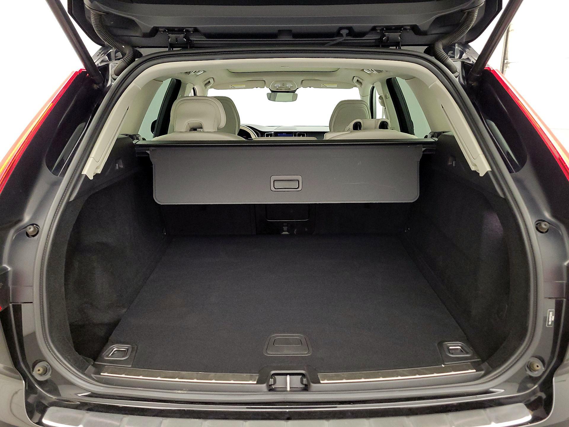 Thumbnail: 2023 Volvo XC60 - 16