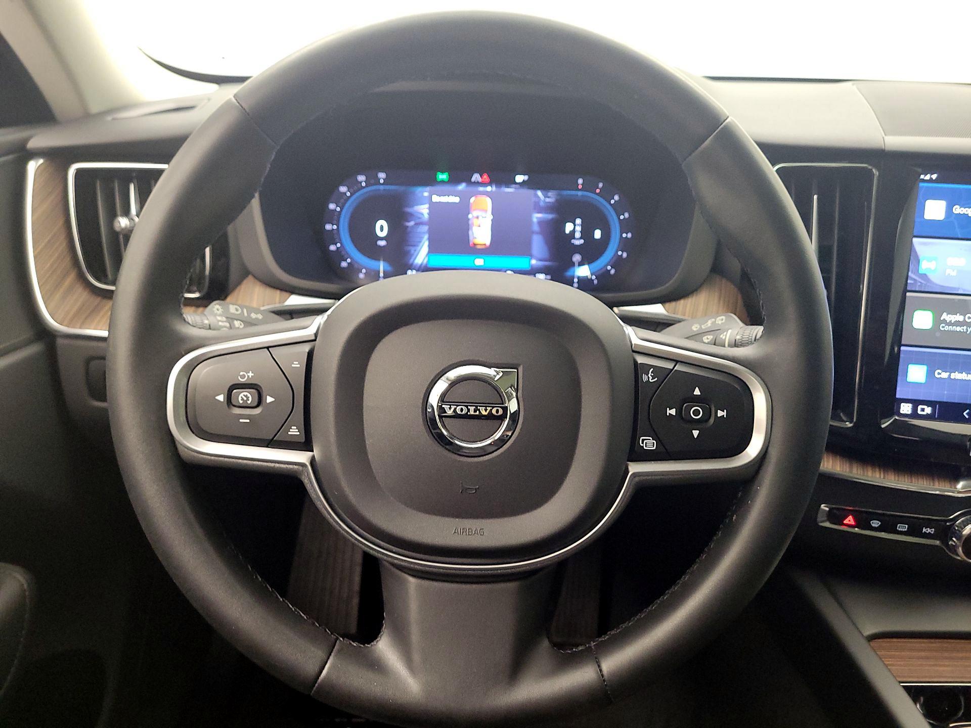 Thumbnail: 2022 Volvo XC60 - 10