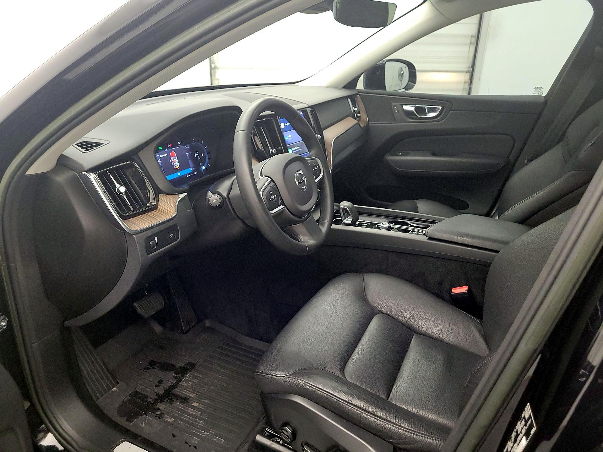 Thumbnail: 2022 Volvo XC60 - 11