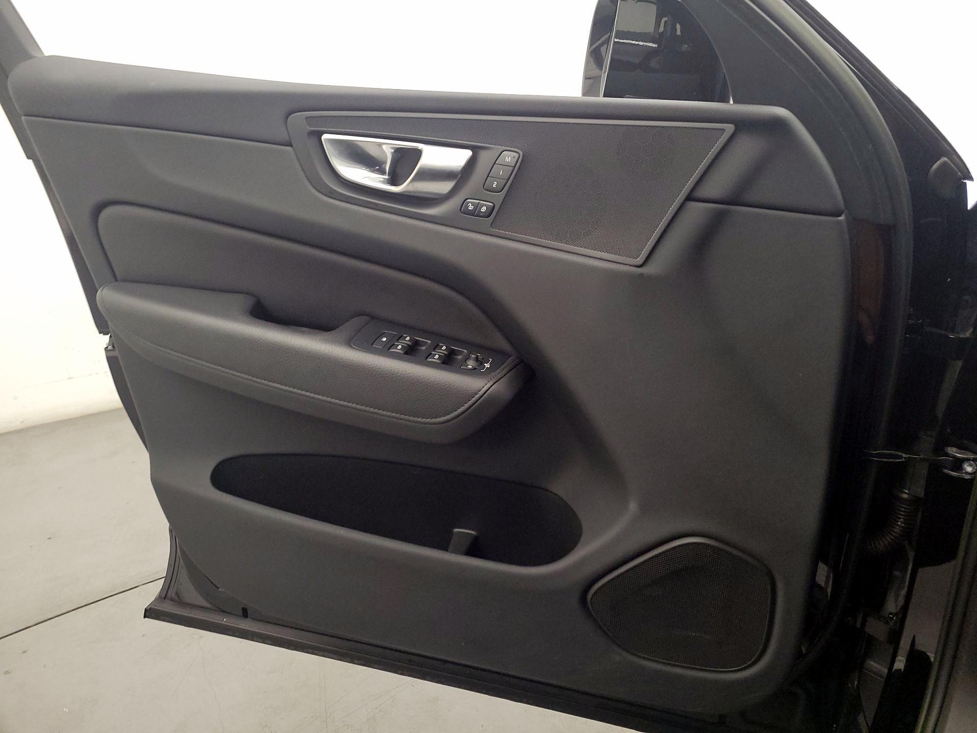 Thumbnail: 2022 Volvo XC60 - 12