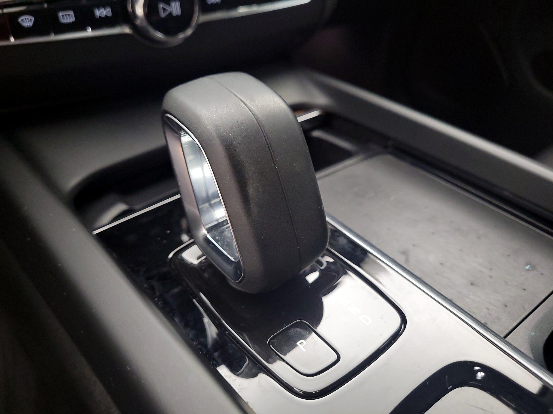 Thumbnail: 2022 Volvo XC60 - 15