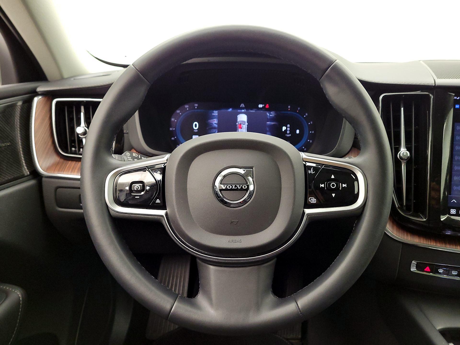 Thumbnail: 2023 Volvo XC60 - 10