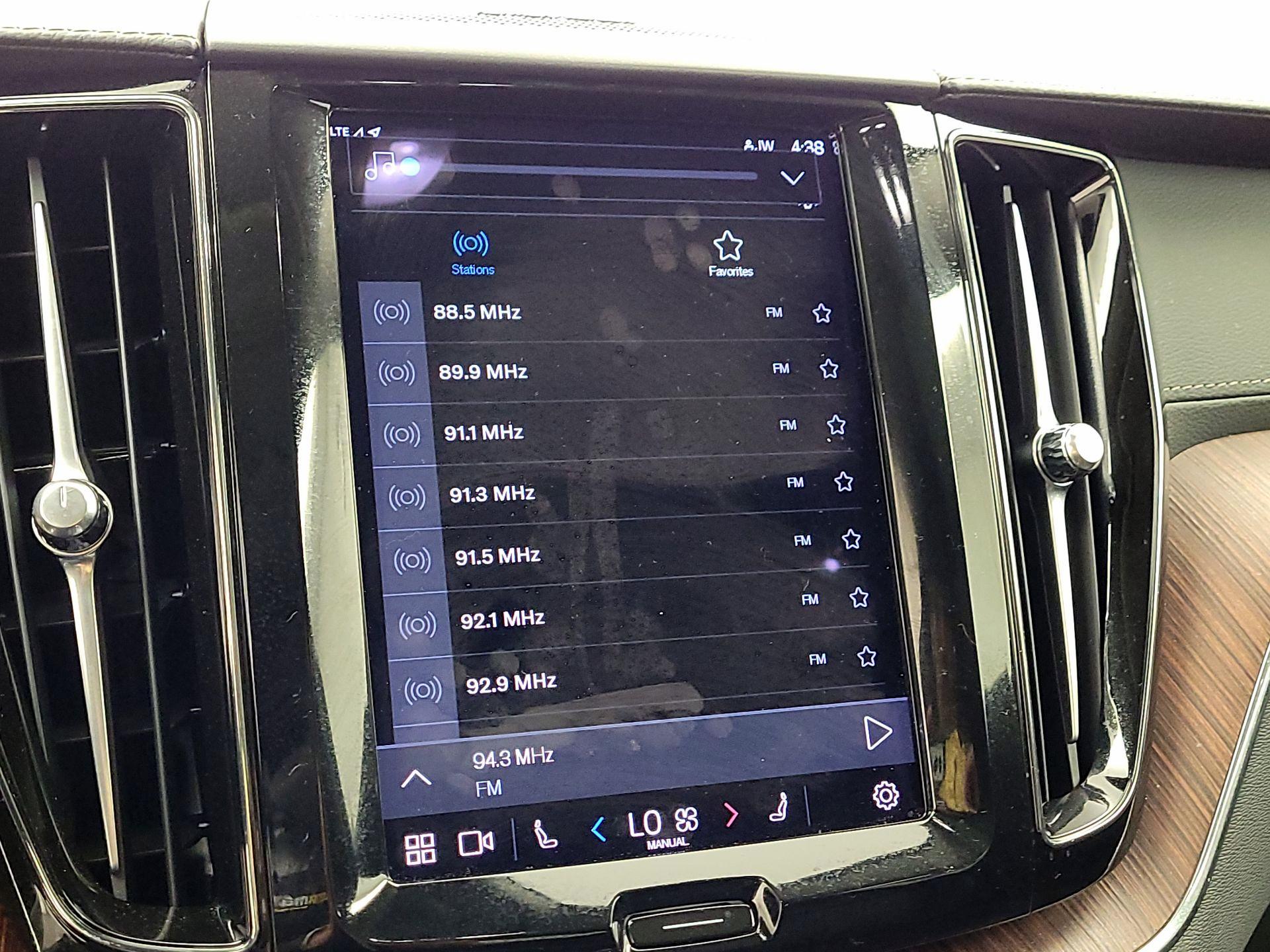 Thumbnail: 2023 Volvo XC60 - 15